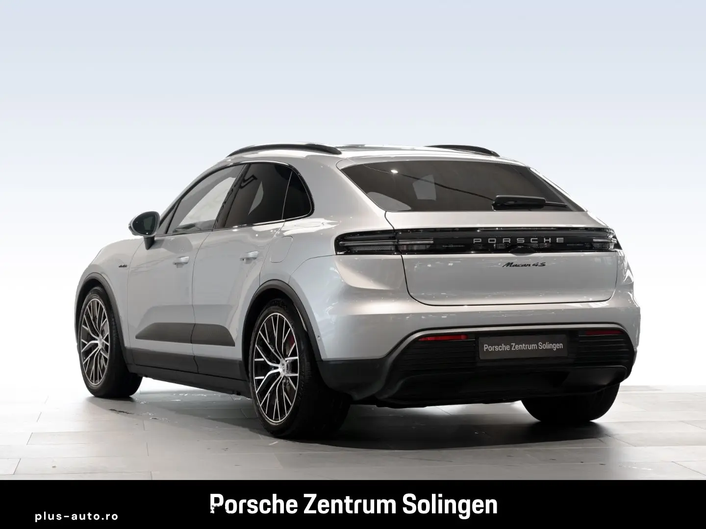 PORSCHE Macan Electric 4S PANO CHRONO LUFT AHK INNO HUD