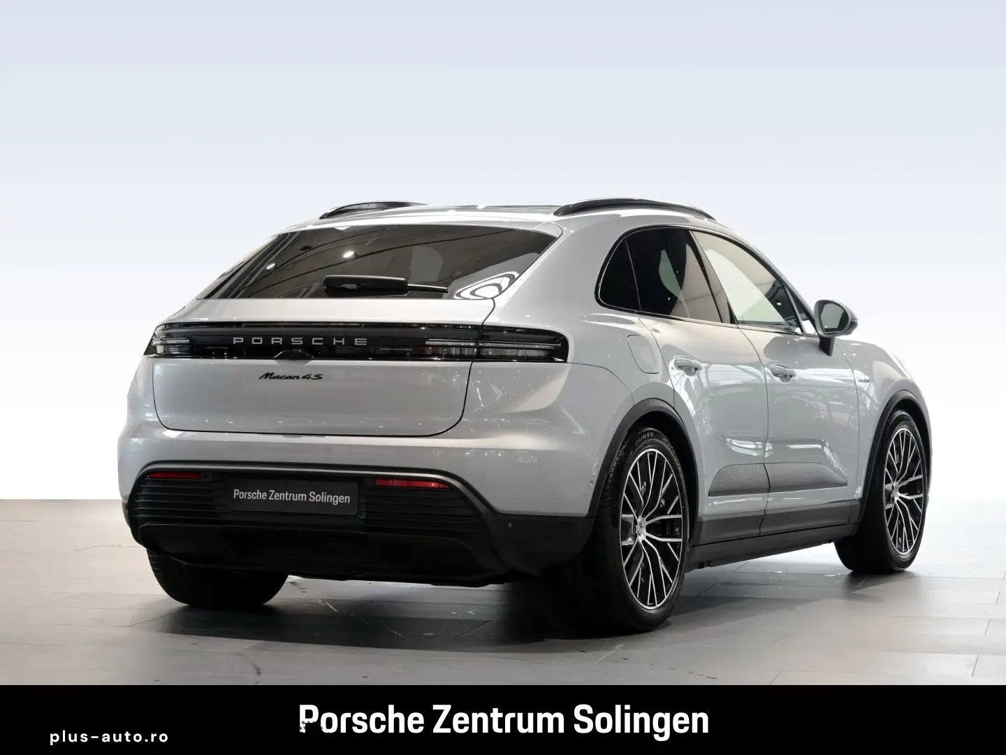 PORSCHE Macan Electric 4S PANO CHRONO LUFT AHK INNO HUD