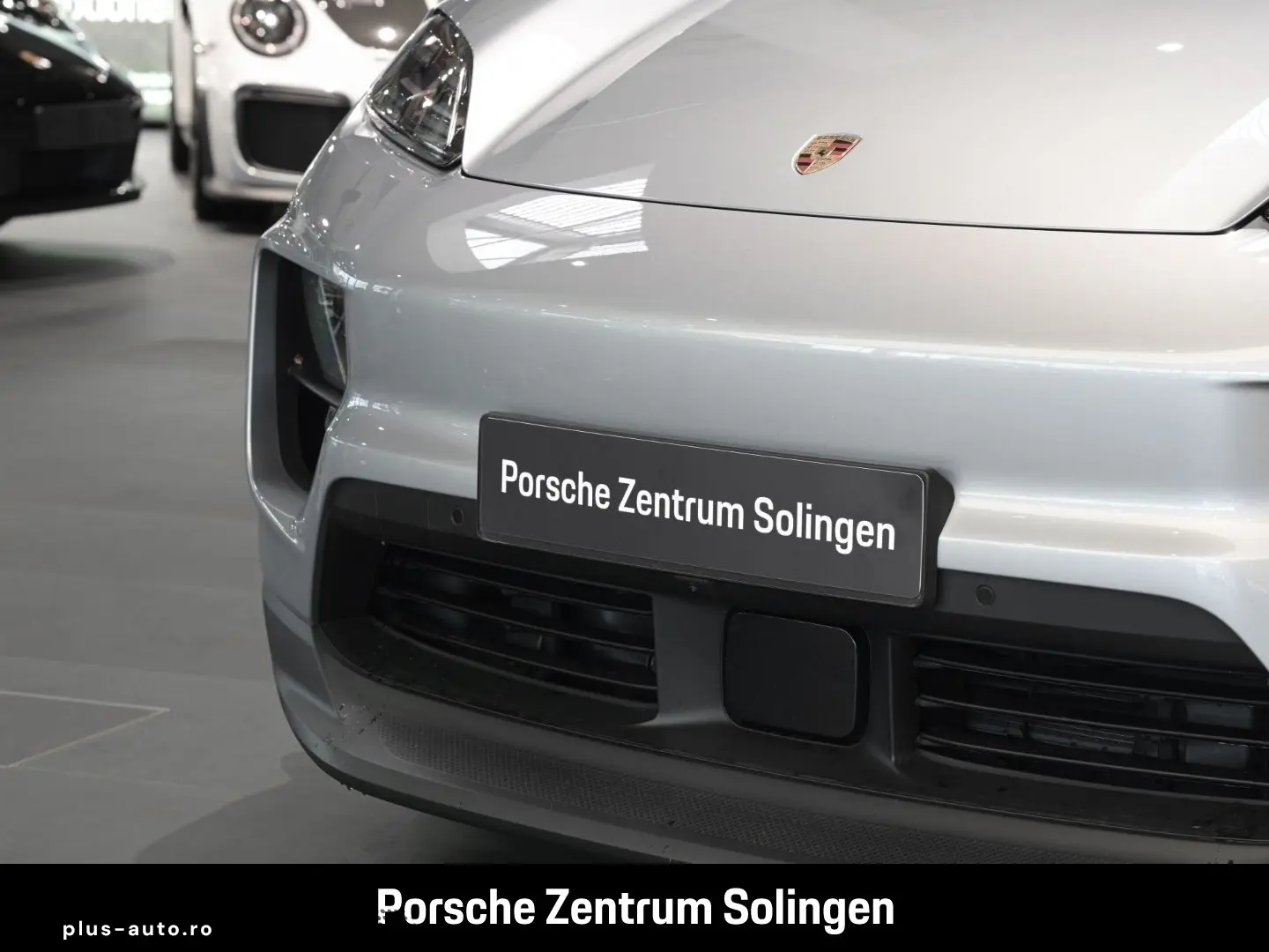 PORSCHE Macan Electric 4S PANO CHRONO LUFT AHK INNO HUD