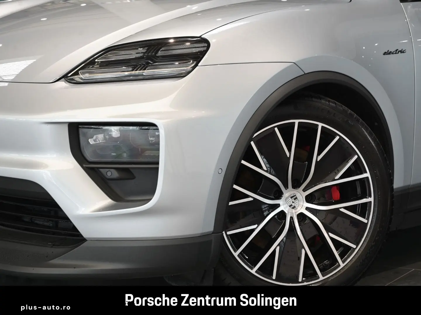 PORSCHE Macan Electric 4S PANO CHRONO LUFT AHK INNO HUD