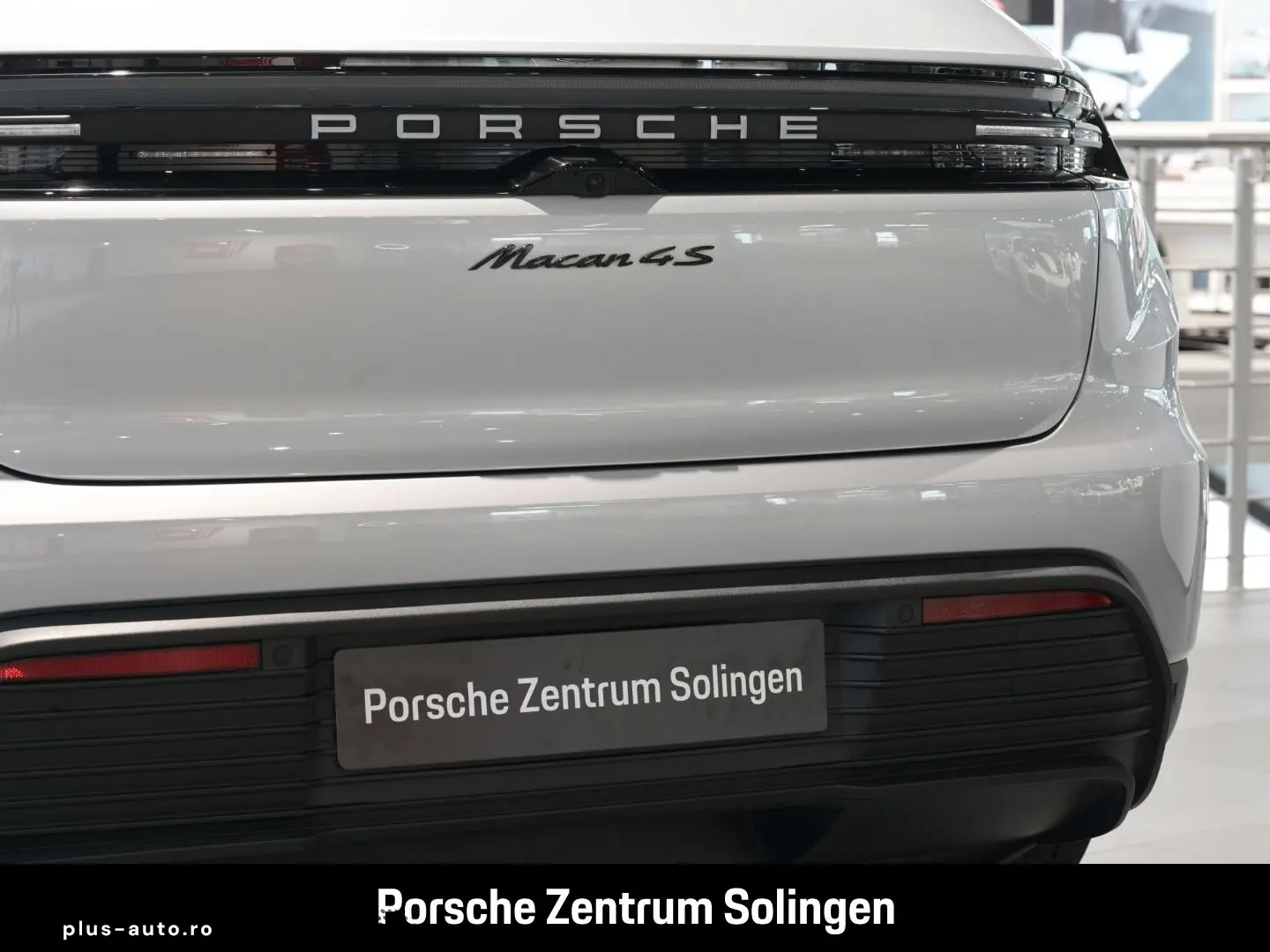 PORSCHE Macan Electric 4S PANO CHRONO LUFT AHK INNO HUD