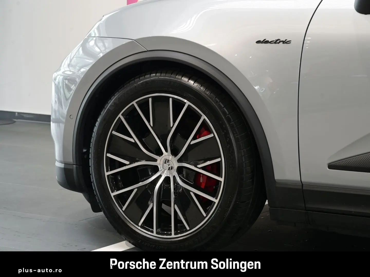 PORSCHE Macan Electric 4S PANO CHRONO LUFT AHK INNO HUD