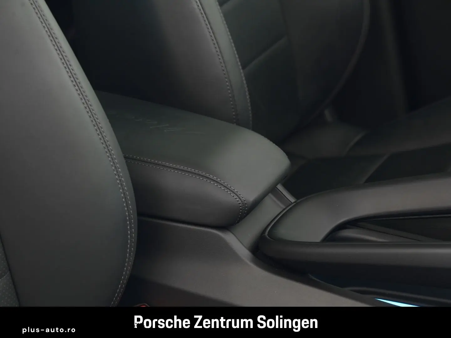 PORSCHE Macan Electric 4S PANO CHRONO LUFT AHK INNO HUD