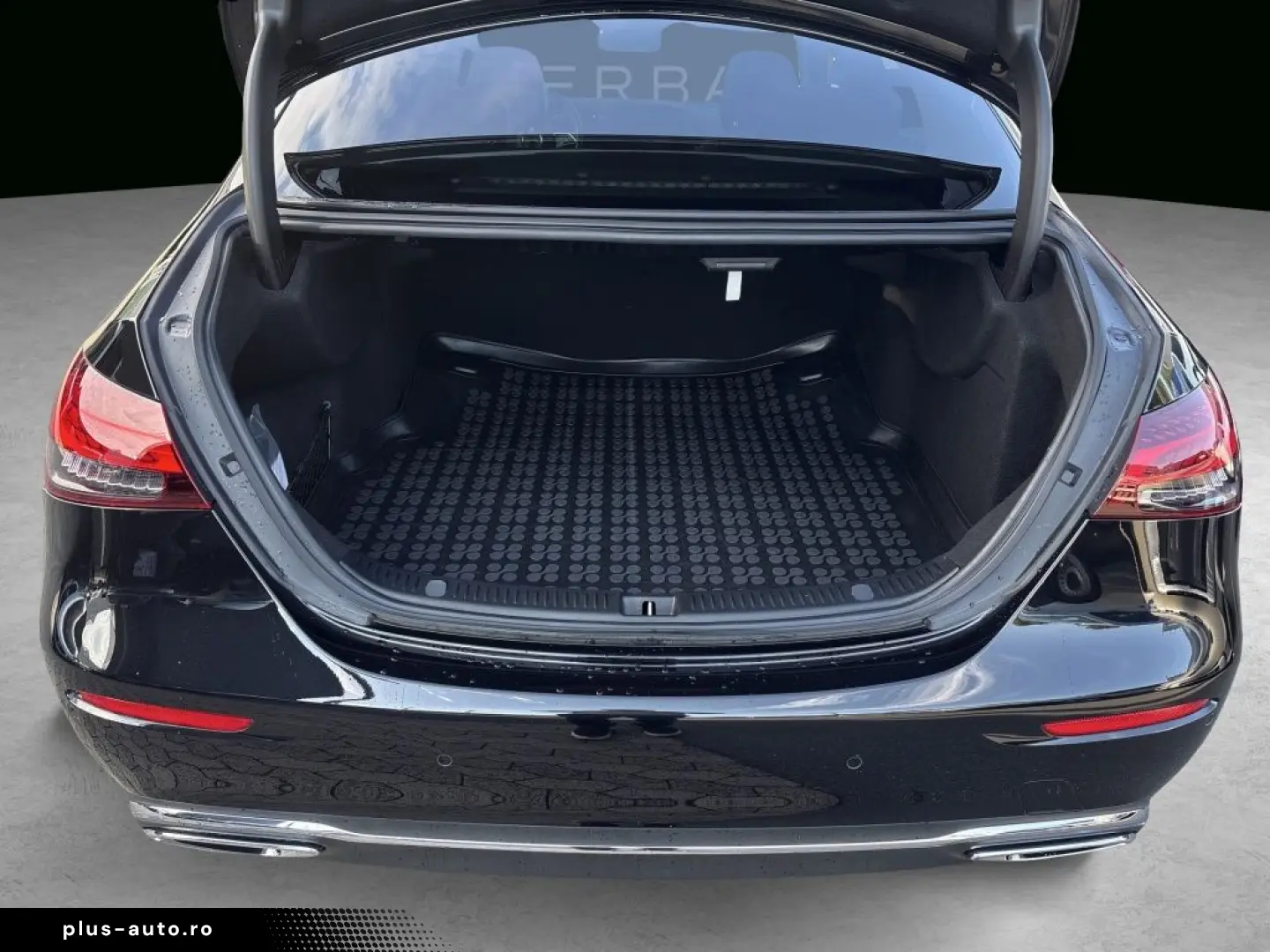 MERCEDES-BENZ E 220 d 4M Limousine  PANO LED BUSINES