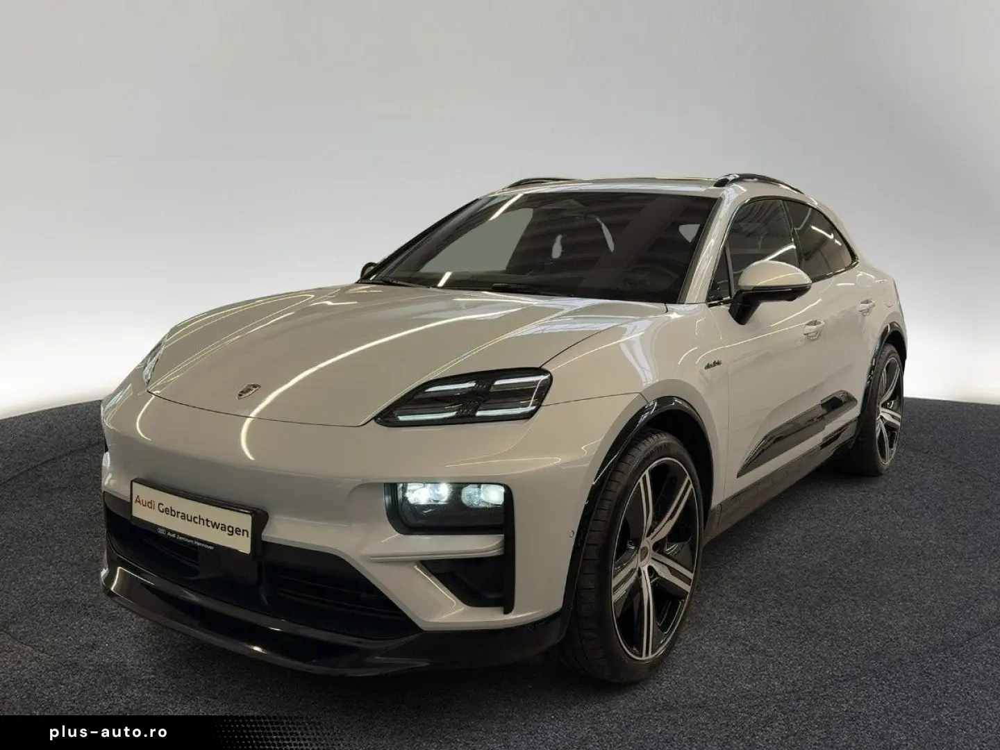 PORSCHE Macan Turbo Electric Matrix Head-Up Pano Kamera