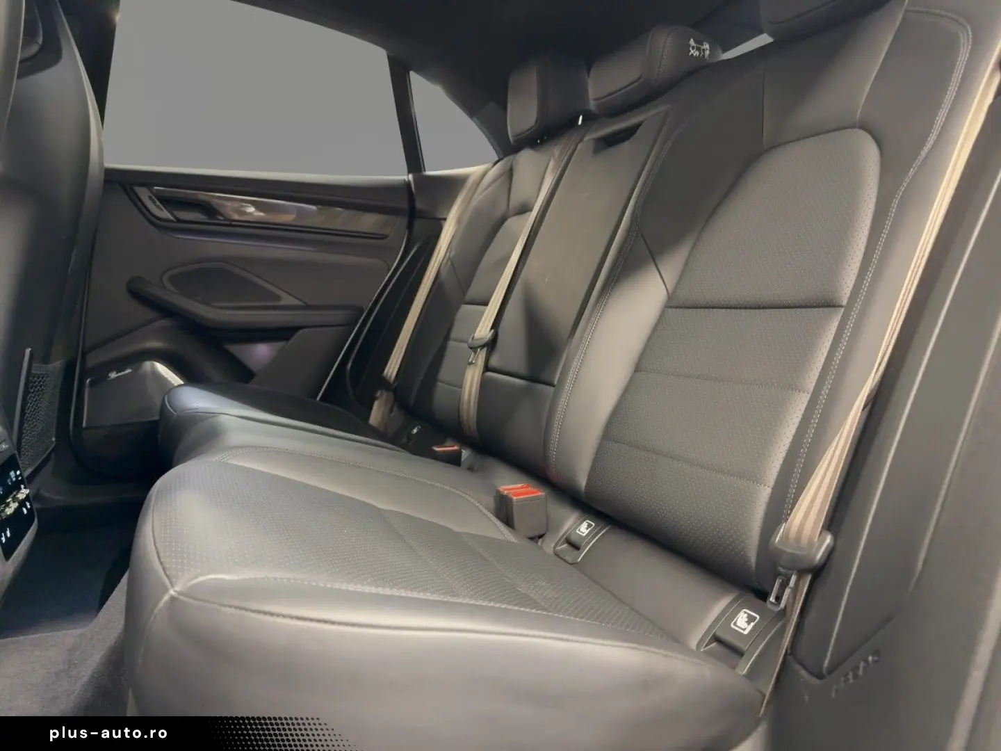 PORSCHE Macan Turbo Electric Matrix Head-Up Pano Kamera
