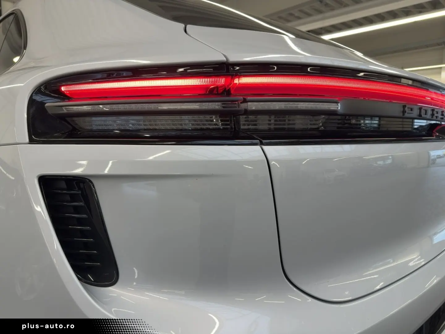 PORSCHE Macan Turbo Electric Matrix Head-Up Pano Kamera
