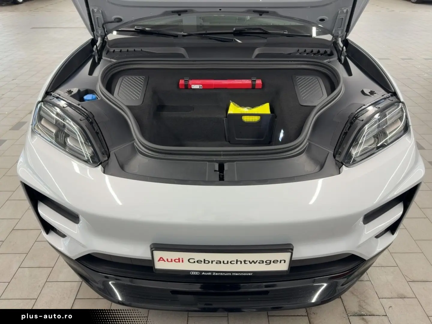 PORSCHE Macan Turbo Electric Matrix Head-Up Pano Kamera