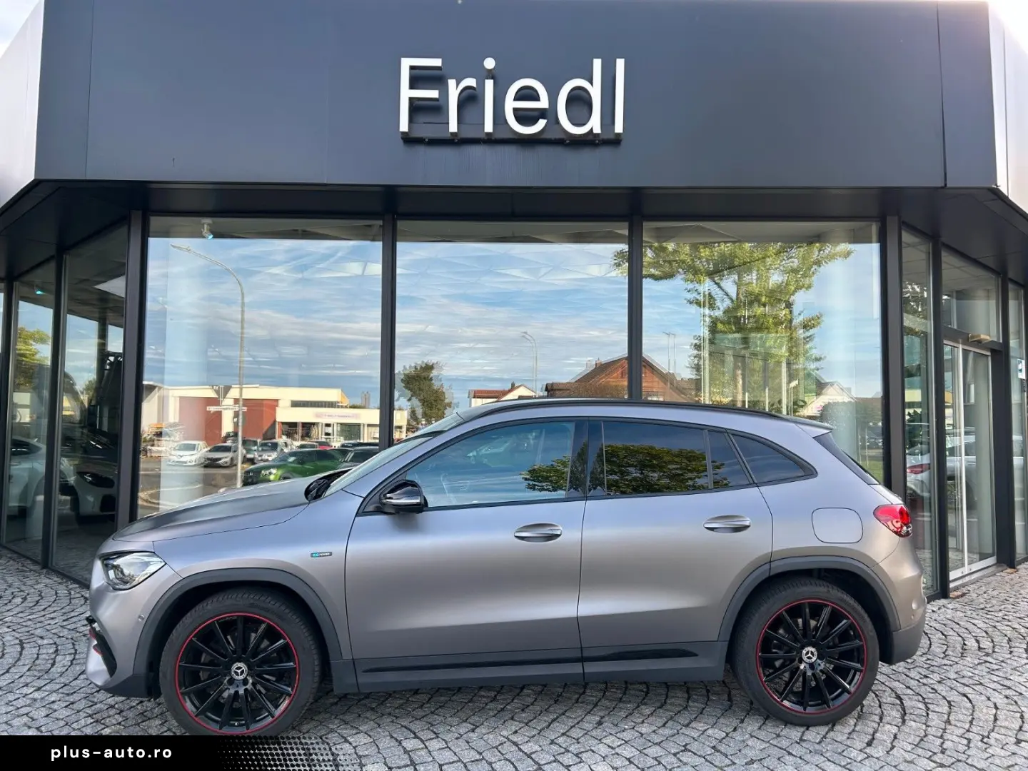 MERCEDES-BENZ GLA 250e AMG  MULTIBEAM  NIGHT  360  AHK