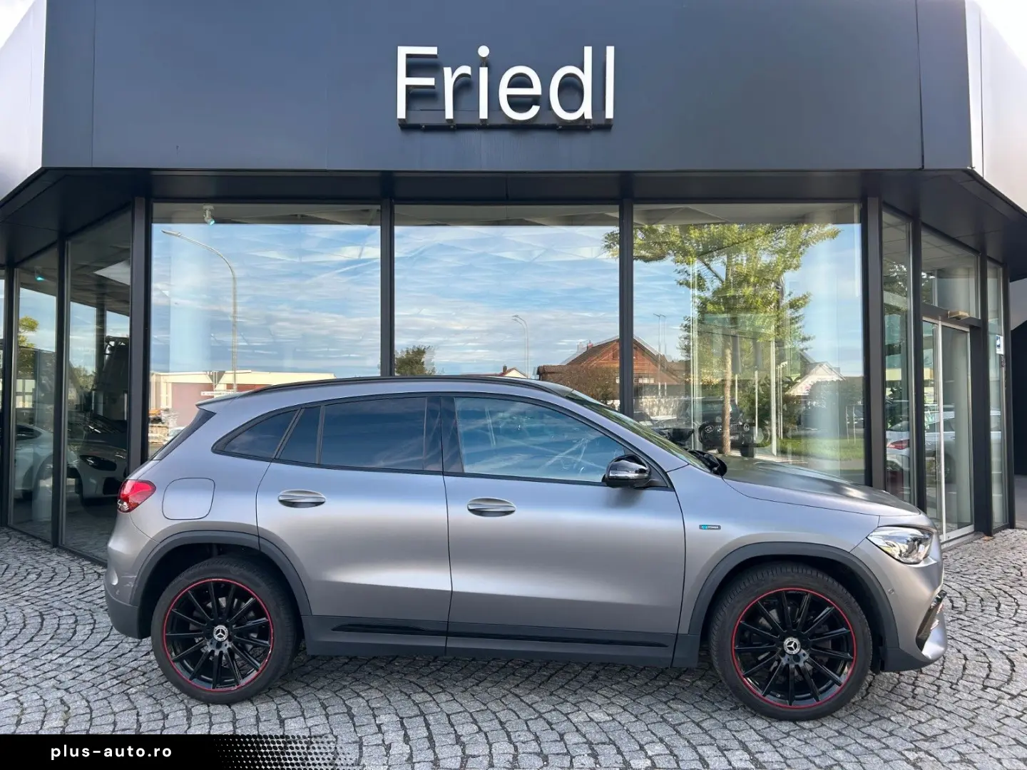 MERCEDES-BENZ GLA 250e AMG  MULTIBEAM  NIGHT  360  AHK