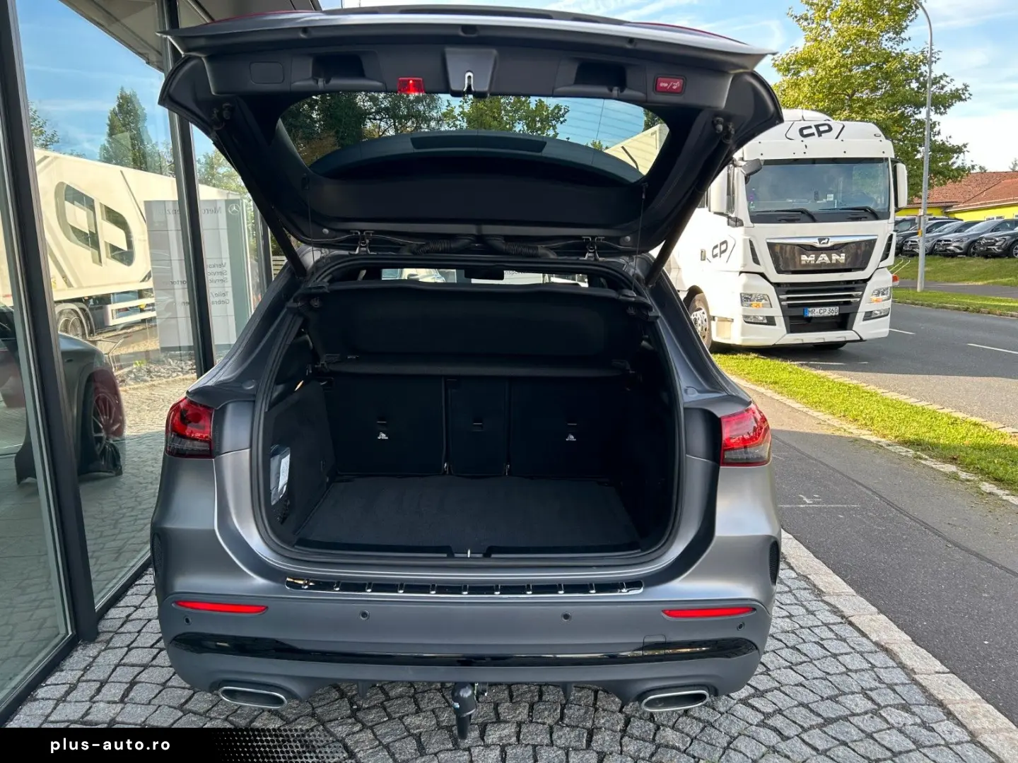 MERCEDES-BENZ GLA 250e AMG  MULTIBEAM  NIGHT  360  AHK