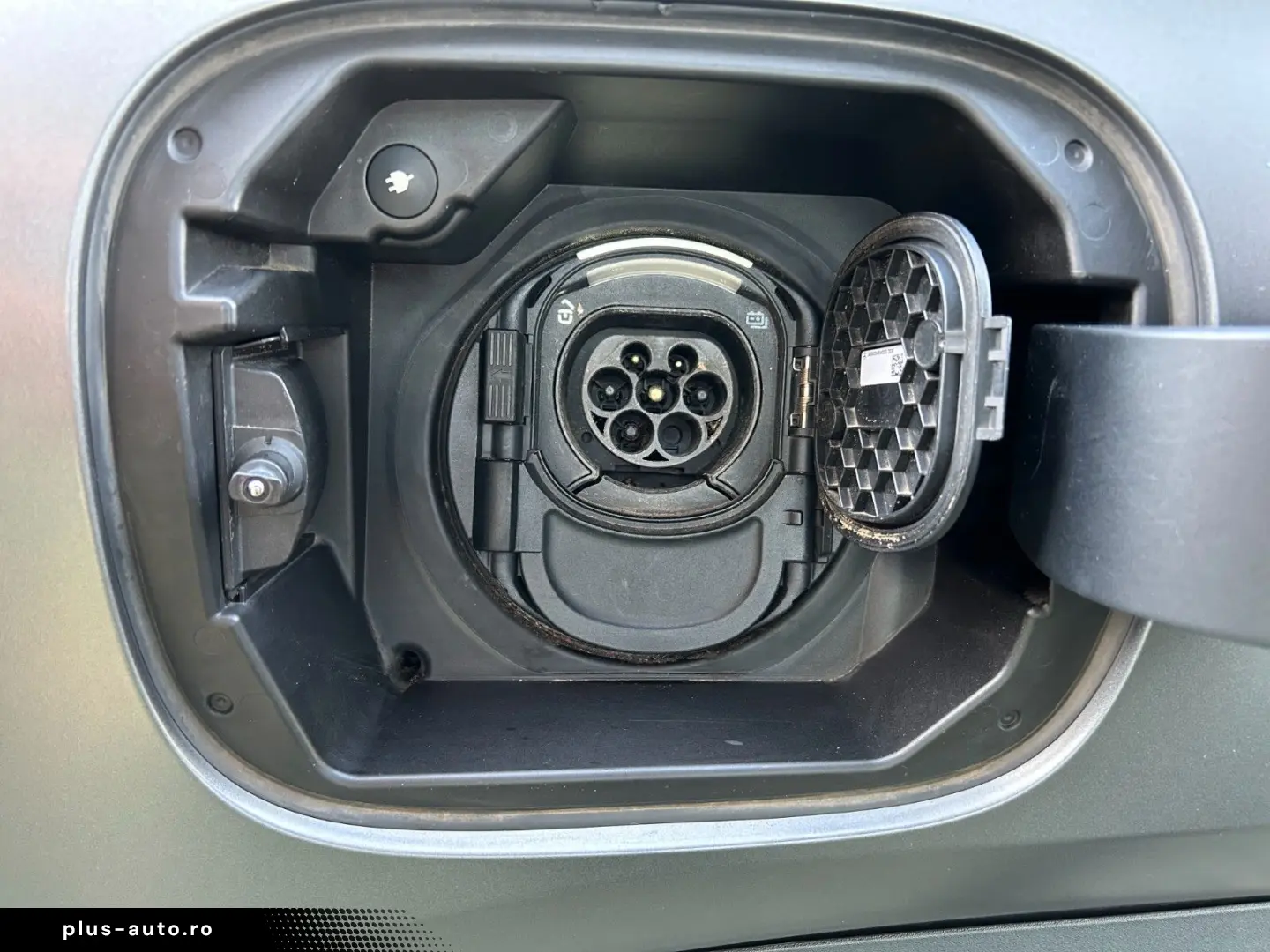 MERCEDES-BENZ GLA 250e AMG  MULTIBEAM  NIGHT  360  AHK