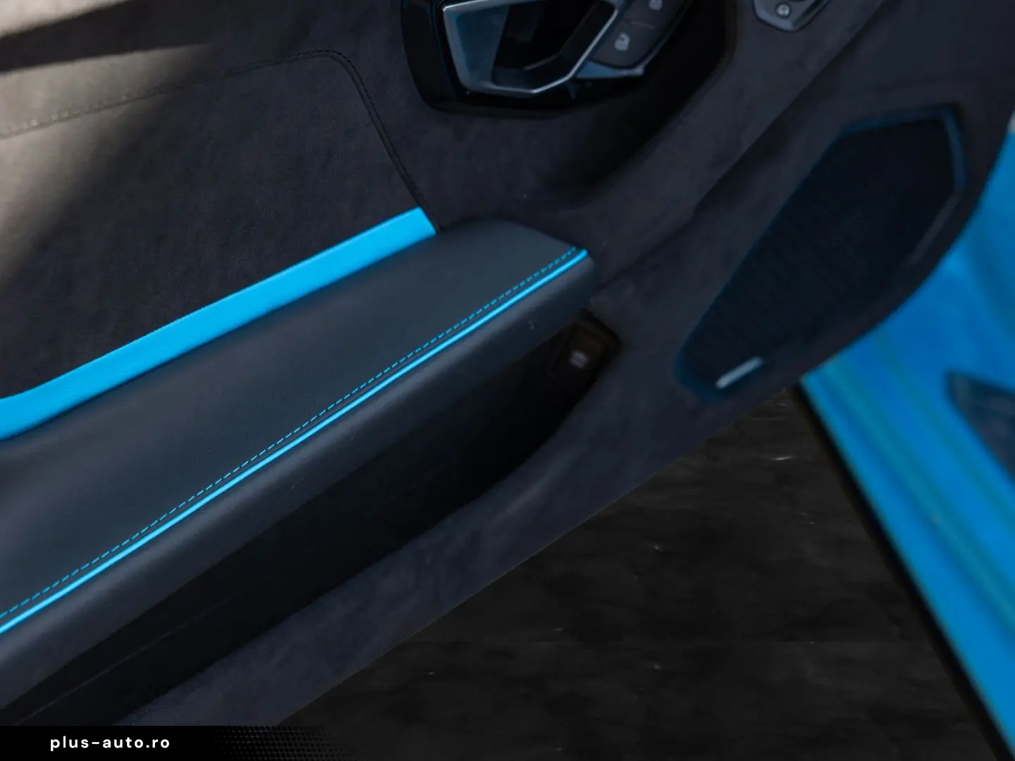 LAMBORGHINI Huracán Tecnica   Blu Cepheus   Carbon Seats