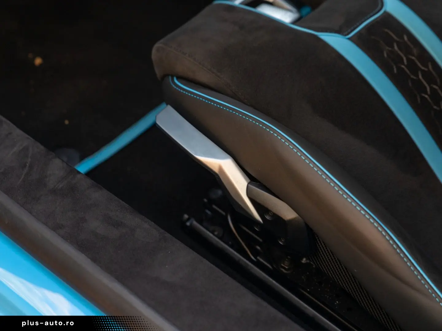 LAMBORGHINI Huracán Tecnica   Blu Cepheus   Carbon Seats