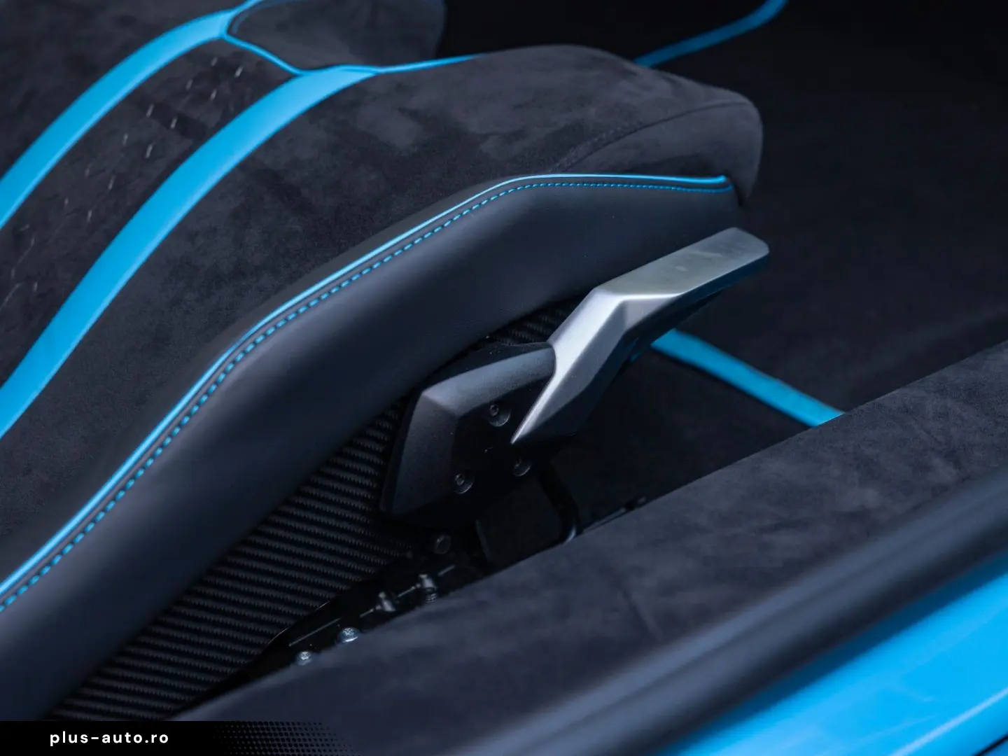 LAMBORGHINI Huracán Tecnica   Blu Cepheus   Carbon Seats