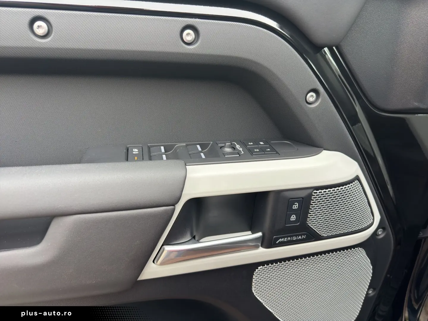 LAND ROVER Defender 130 D300 AWD SE 22Zoll