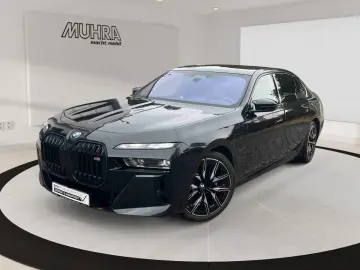 BMW M760e xDrive_Pano_Sky_Executive_Lounge