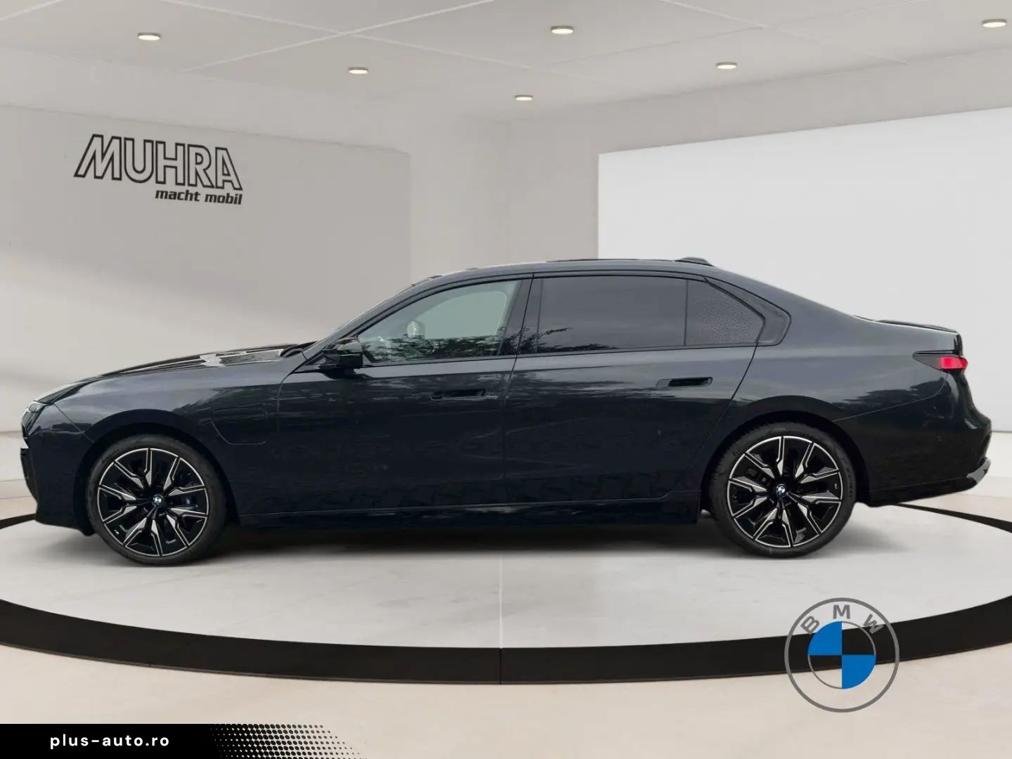 BMW M760e xDrive_Pano_Sky_Executive_Lounge