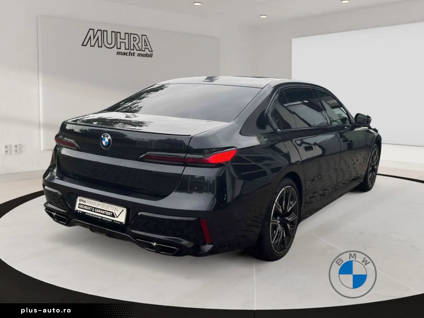BMW M760e xDrive_Pano_Sky_Executive_Lounge