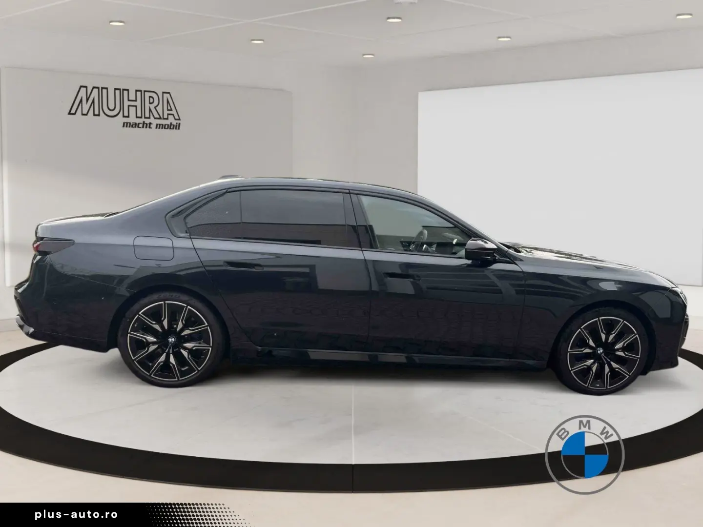 BMW M760e xDrive_Pano_Sky_Executive_Lounge