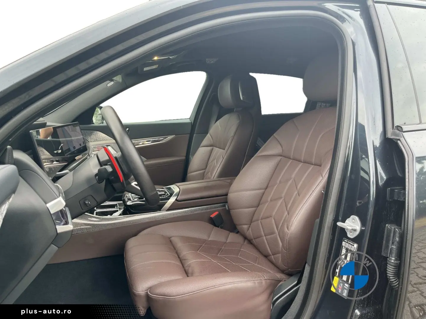 BMW M760e xDrive_Pano_Sky_Executive_Lounge