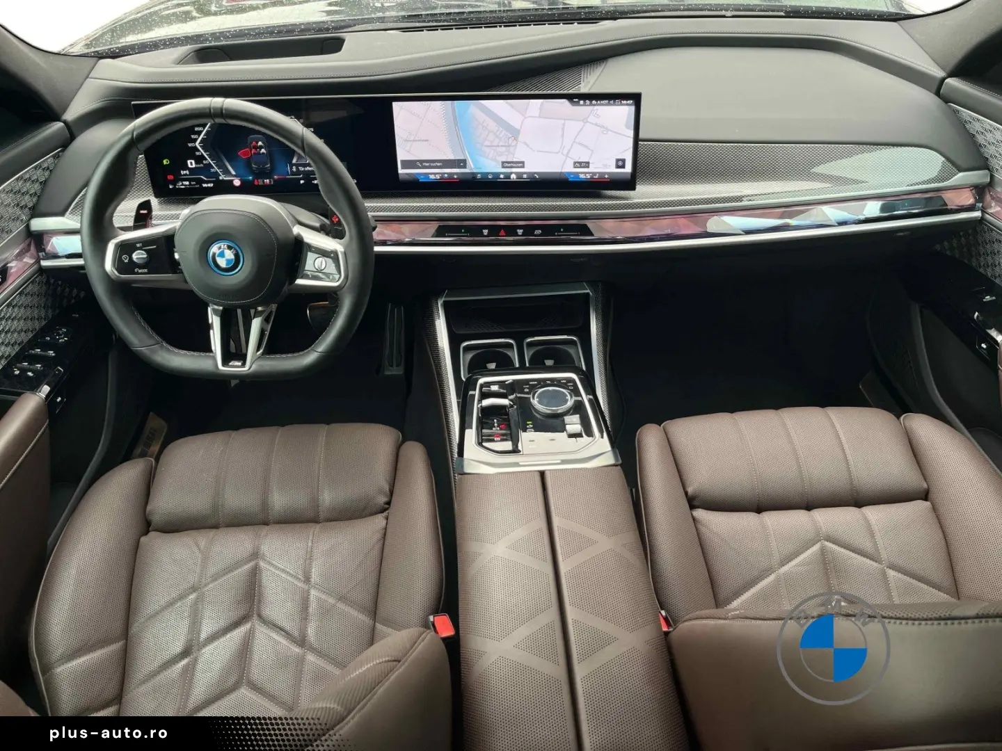 BMW M760e xDrive_Pano_Sky_Executive_Lounge