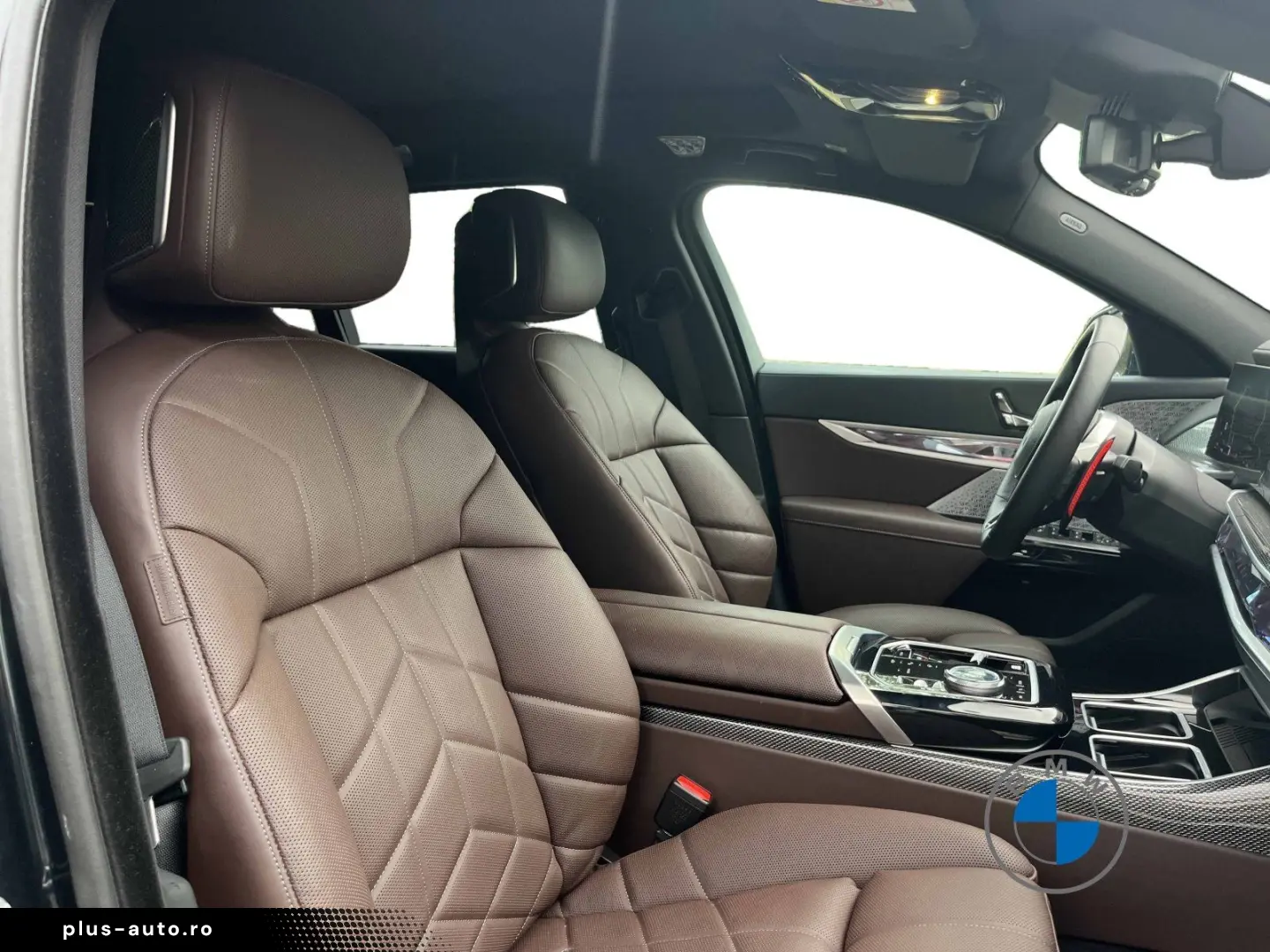 BMW M760e xDrive_Pano_Sky_Executive_Lounge