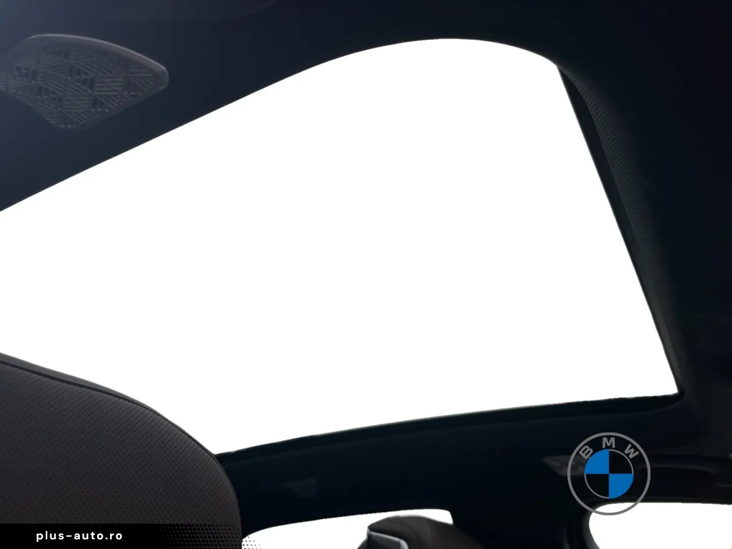 BMW M760e xDrive_Pano_Sky_Executive_Lounge