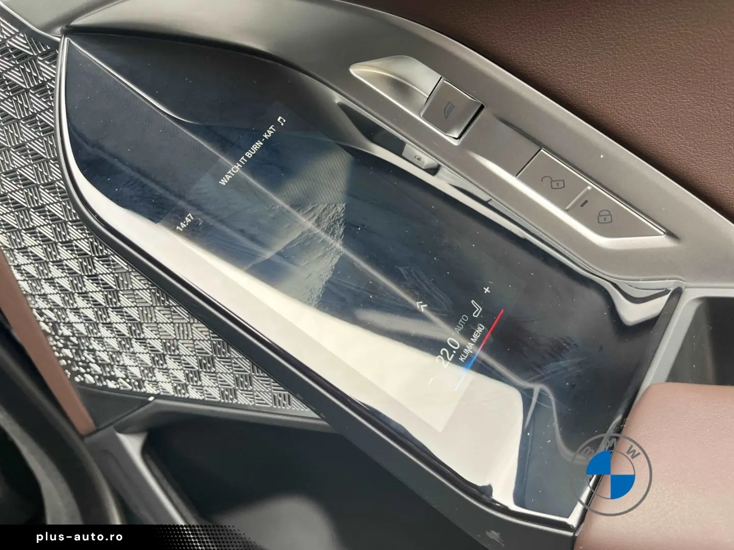 BMW M760e xDrive_Pano_Sky_Executive_Lounge