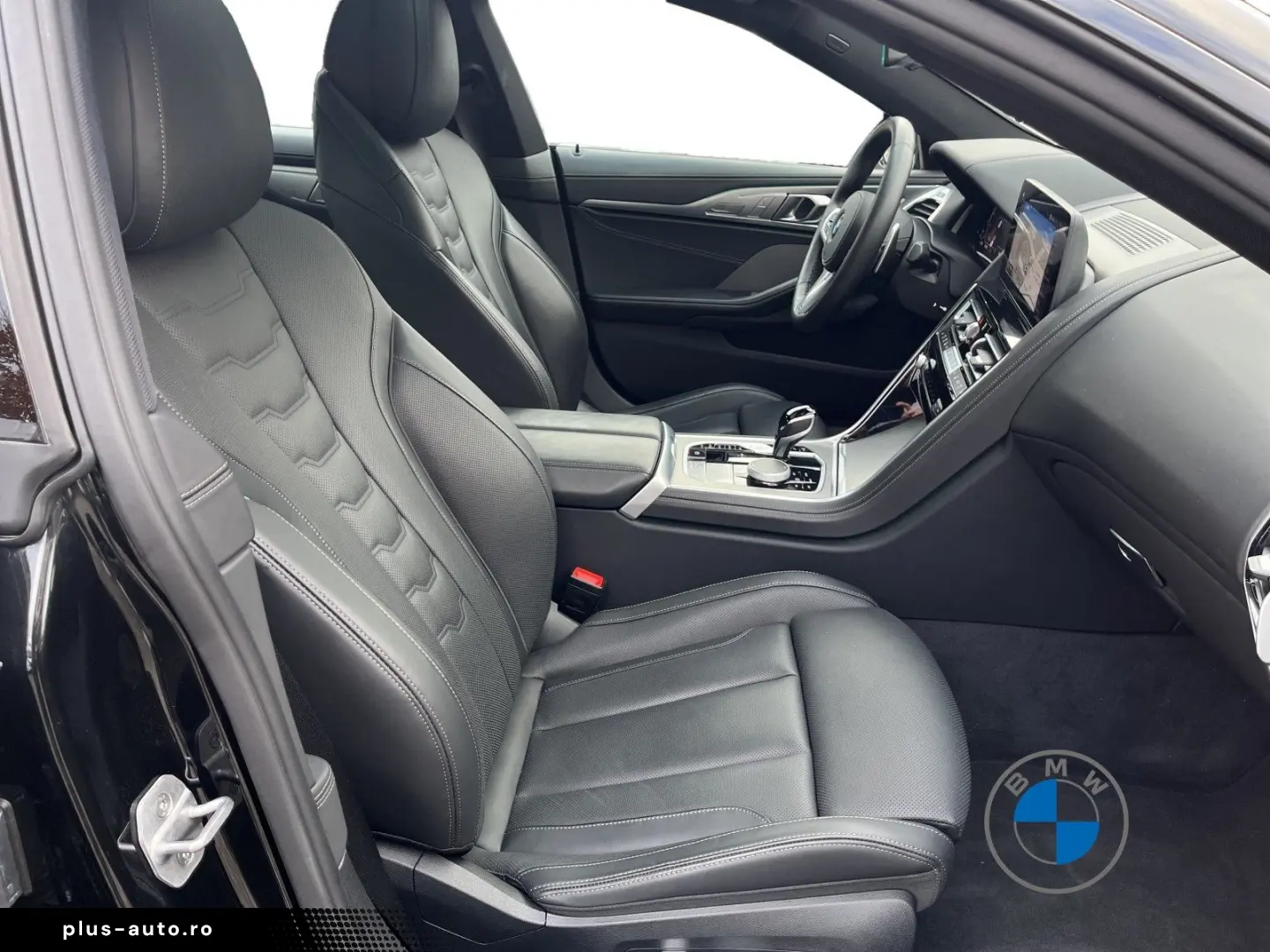 BMW 8 Series 2025 — imagine 9
