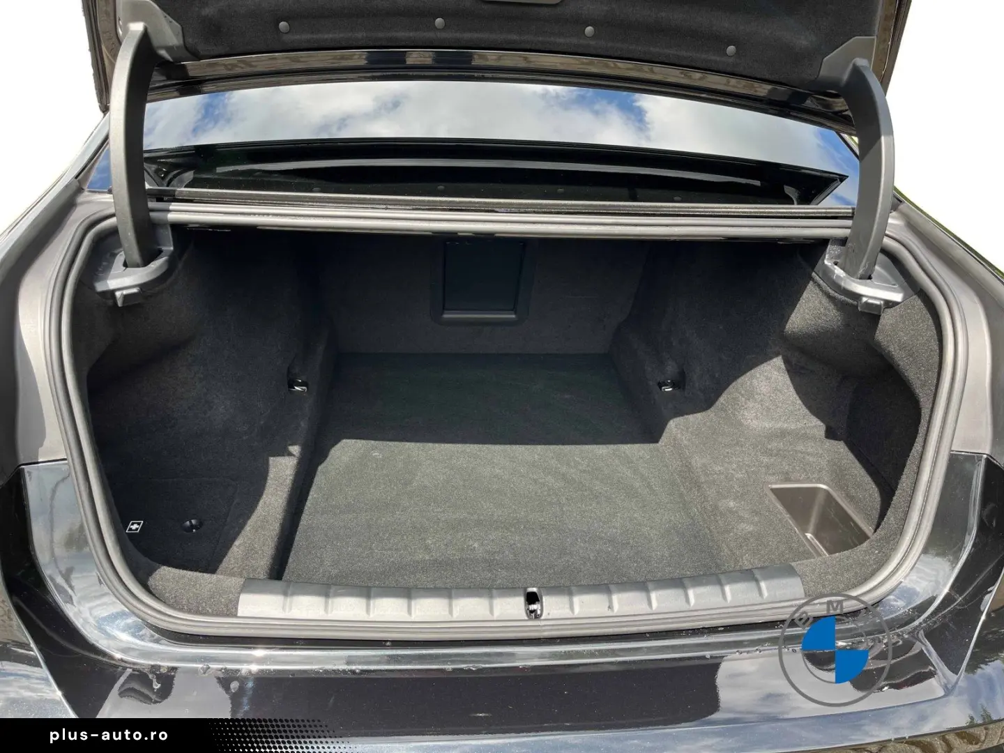 BMW 740d xDrive M Sport_Pano_Massage