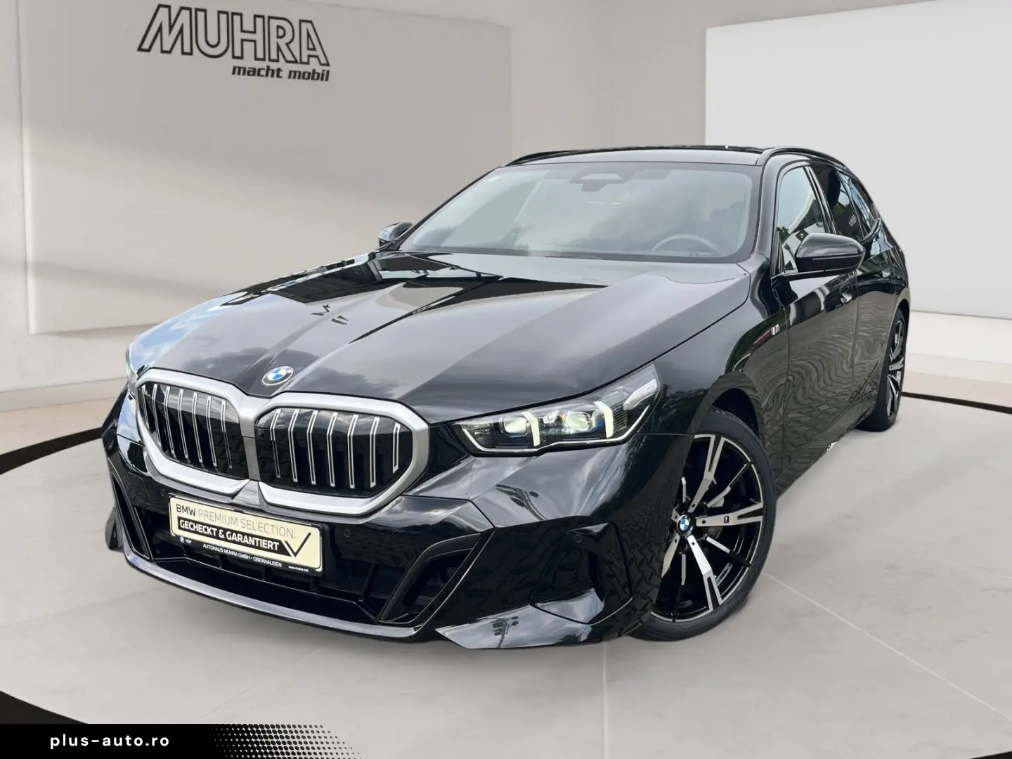 BMW 540d xDrive M Sport Touring_20 _Pano_B&W