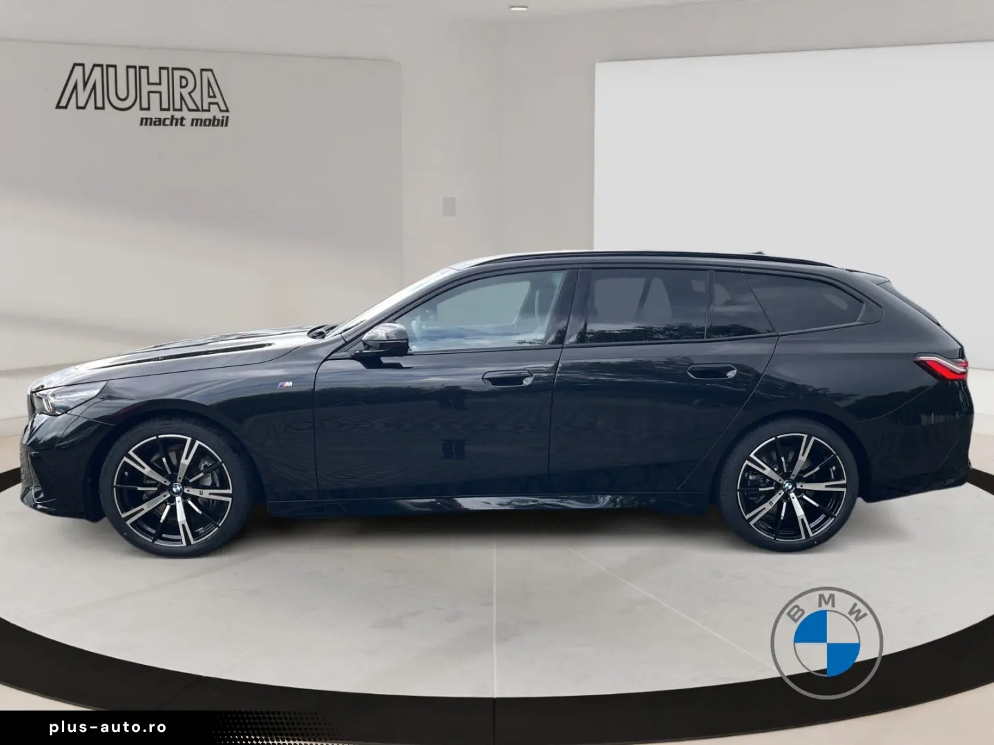 BMW 540d xDrive M Sport Touring_20 _Pano_B&W
