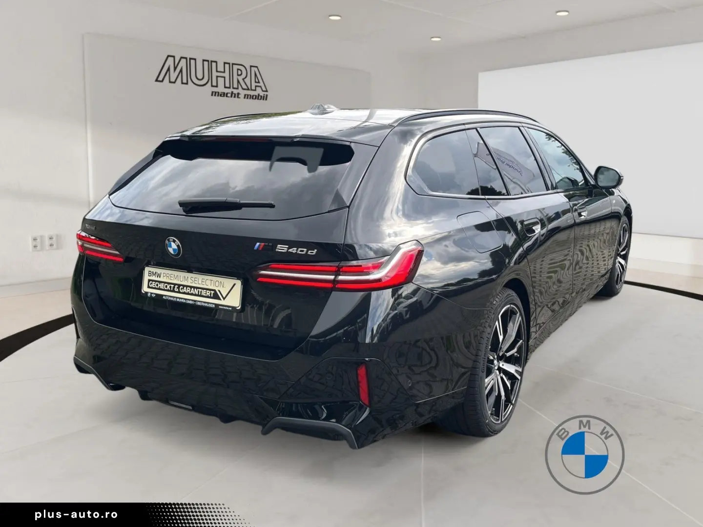 BMW 540d xDrive M Sport Touring_20 _Pano_B&W