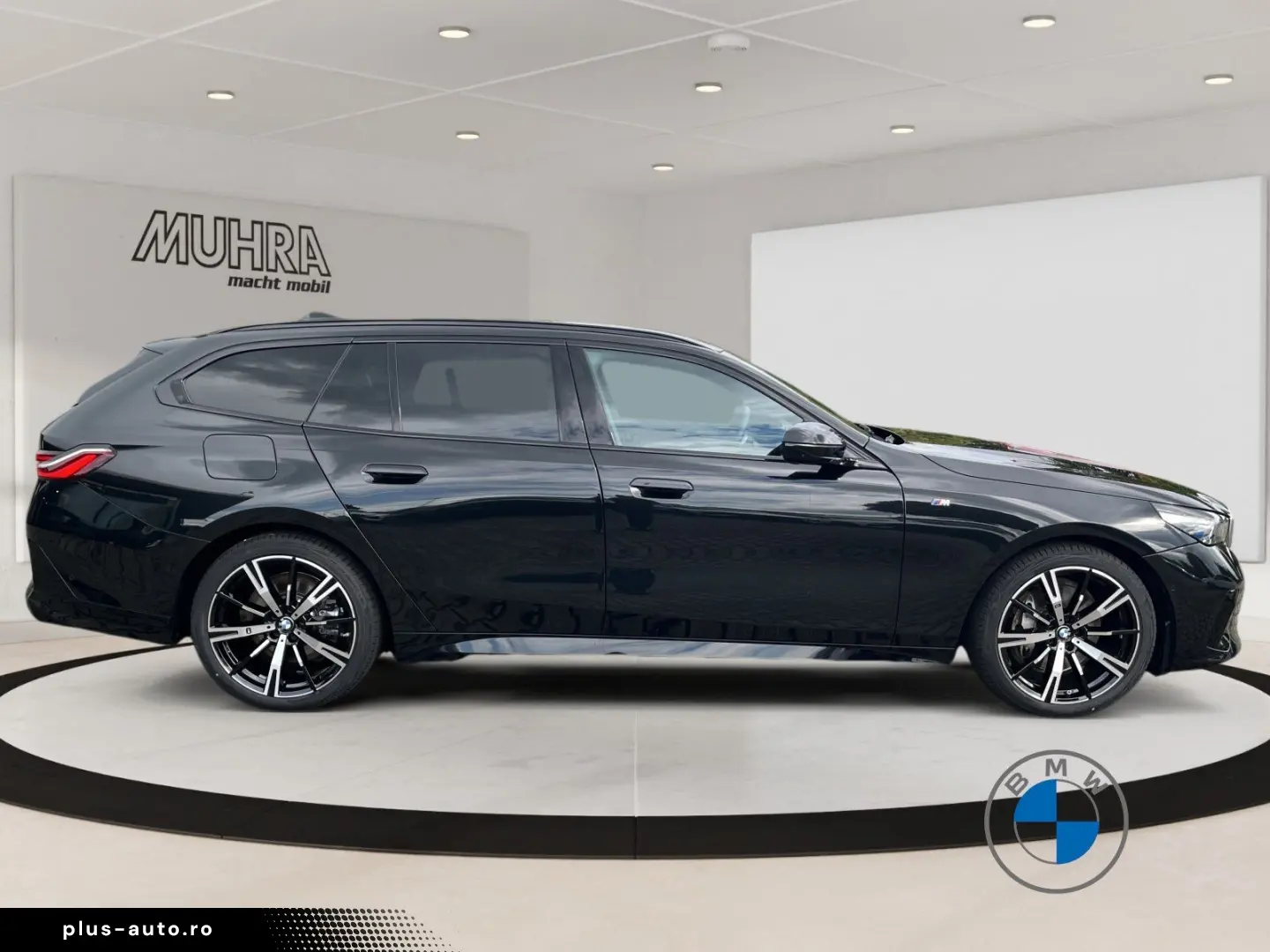 BMW 540d xDrive M Sport Touring_20 _Pano_B&W