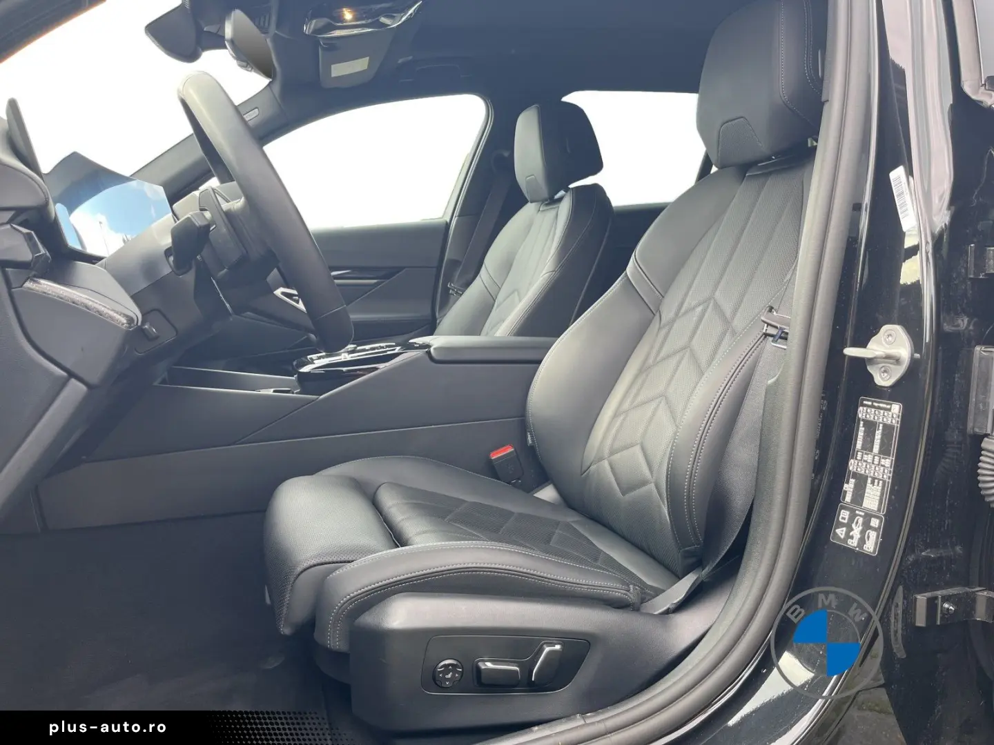 BMW 540d xDrive M Sport Touring_20 _Pano_B&W