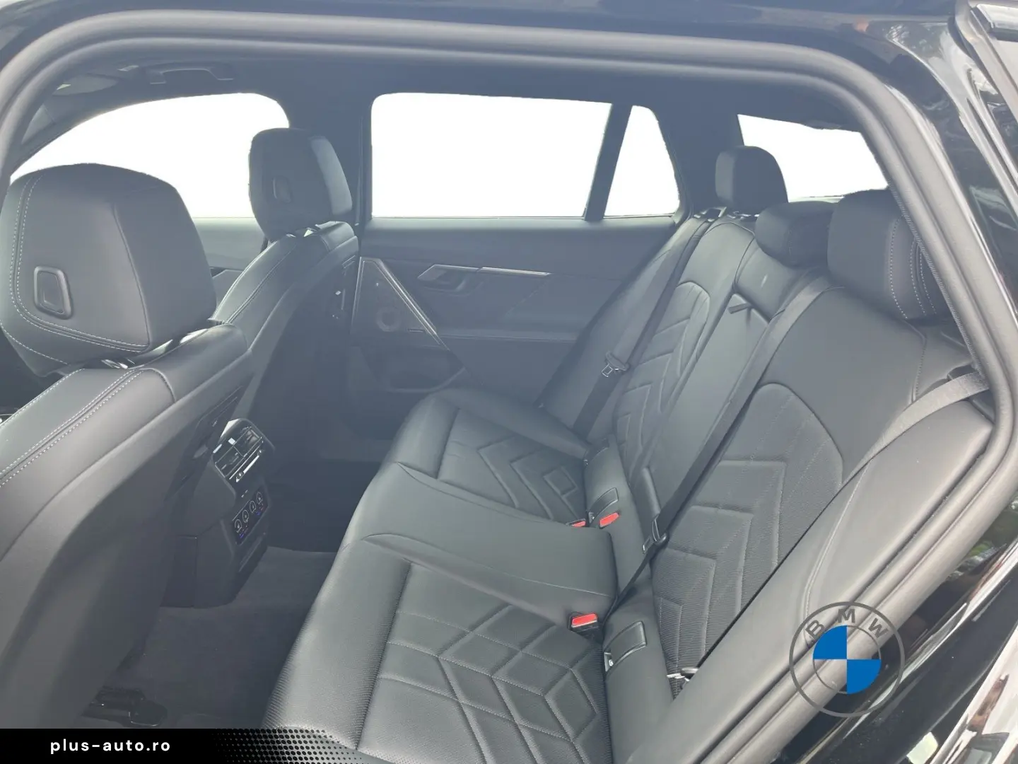 BMW 540d xDrive M Sport Touring_20 _Pano_B&W