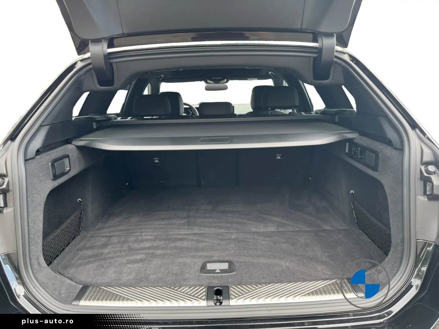 BMW 540d xDrive M Sport Touring_20 _Pano_B&W