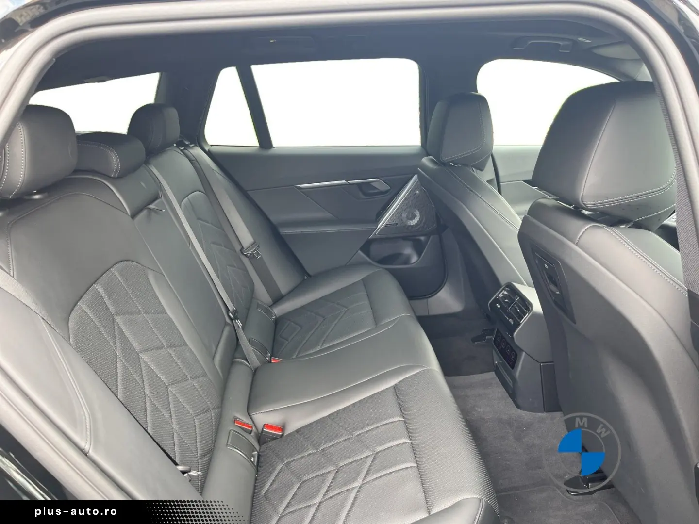 BMW 540d xDrive M Sport Touring_20 _Pano_B&W