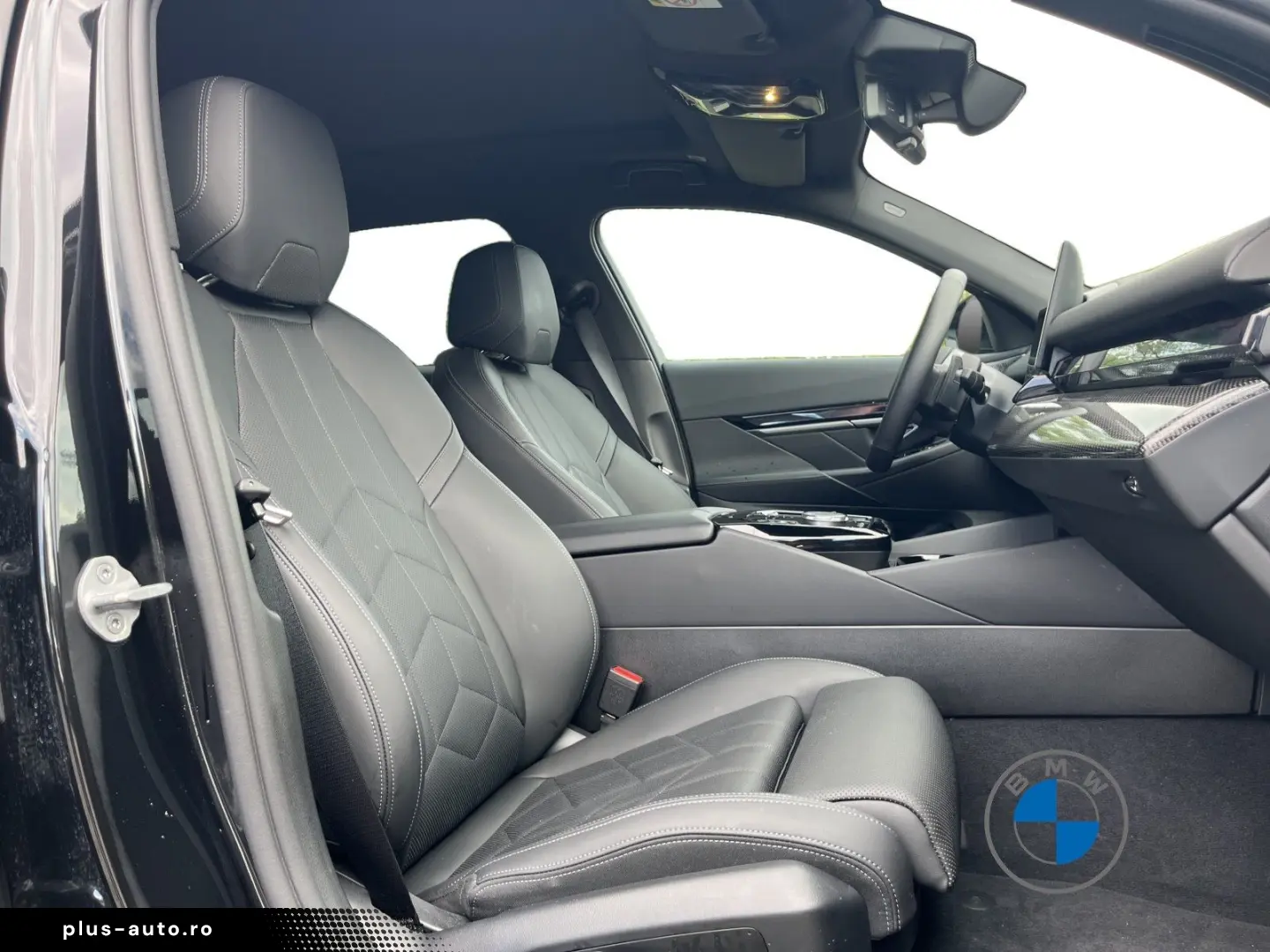 BMW 540d xDrive M Sport Touring_20 _Pano_B&W