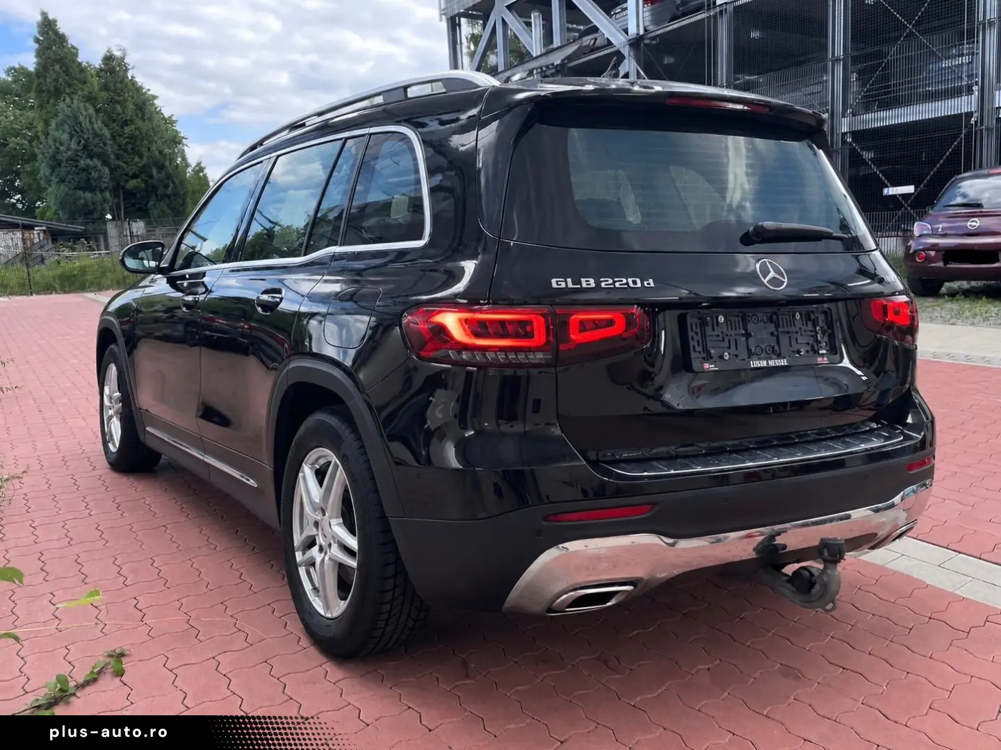 MERCEDES-BENZ GLB 220 D 7-Sitzer Pano LED AHK