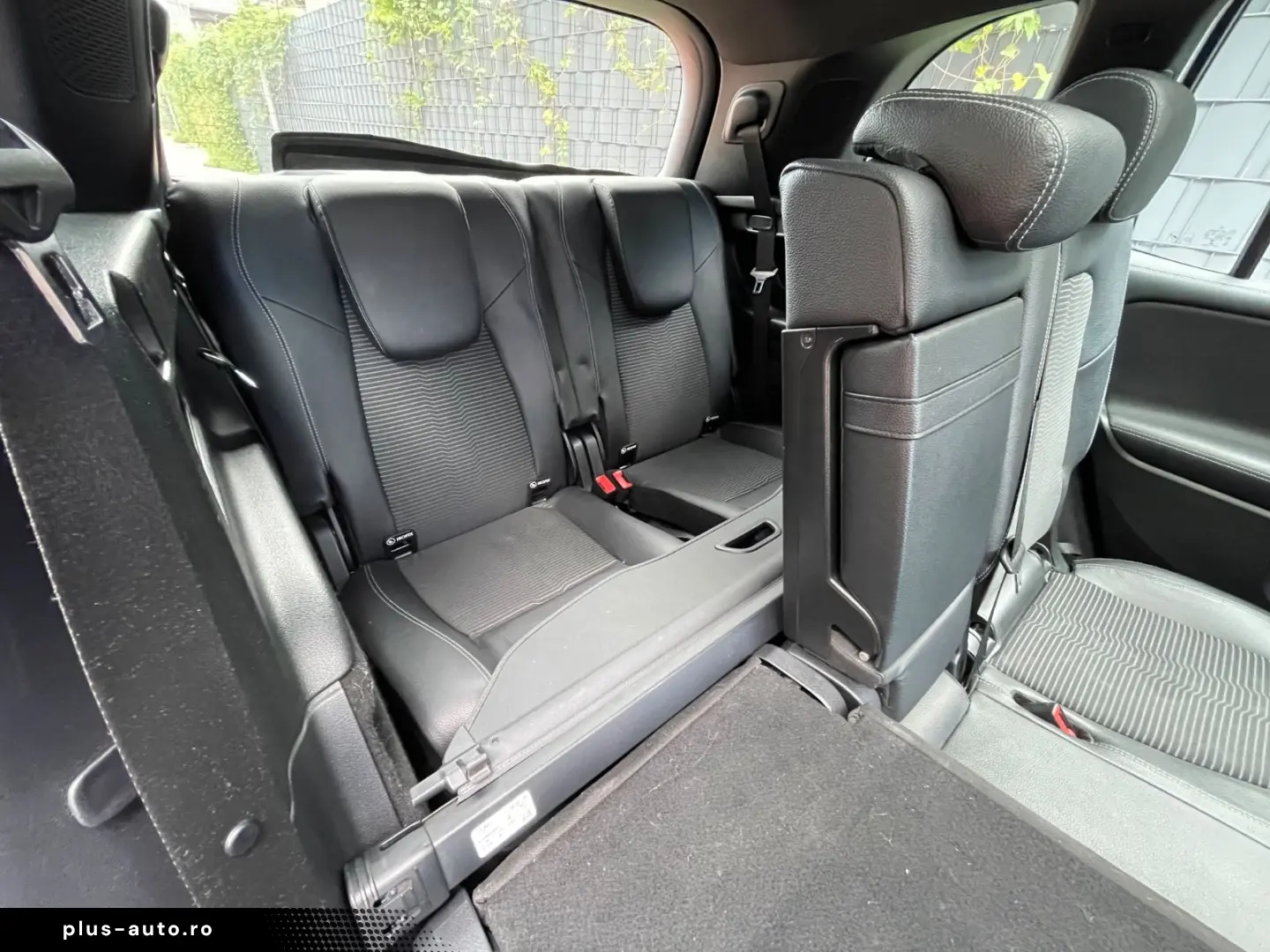 MERCEDES-BENZ GLB 220 D 7-Sitzer Pano LED AHK