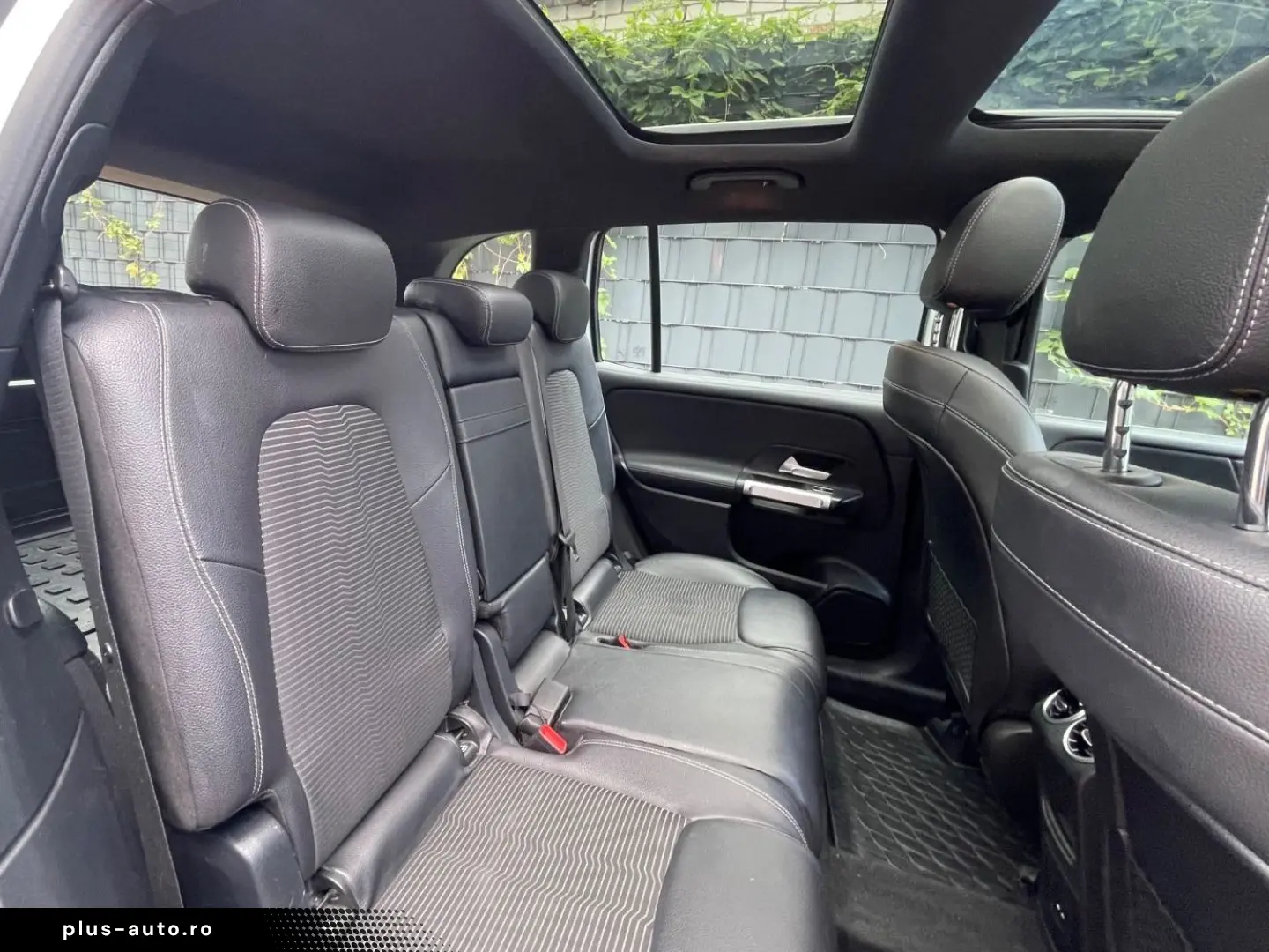 MERCEDES-BENZ GLB 220 D 7-Sitzer Pano LED AHK