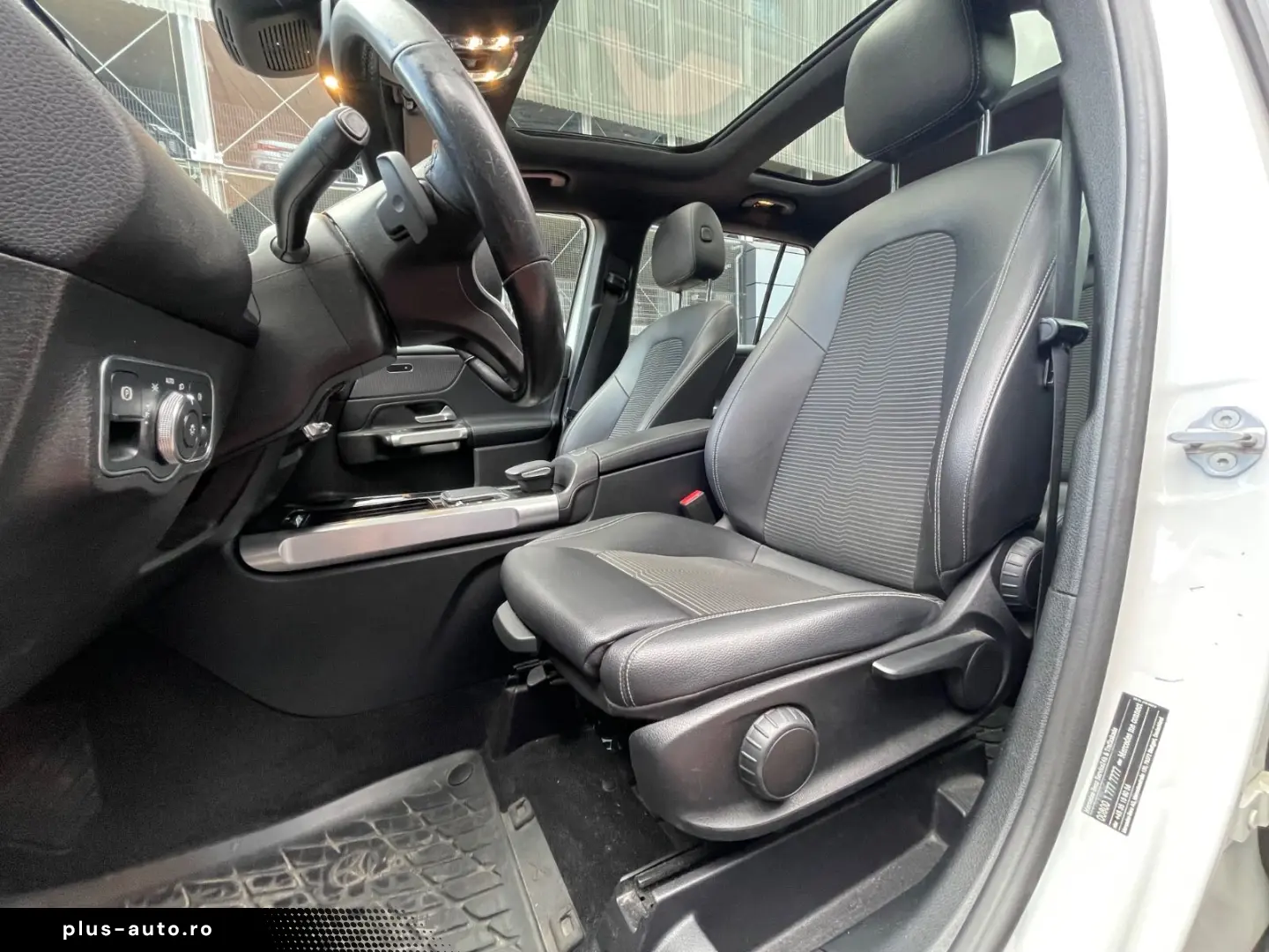 MERCEDES-BENZ GLB 220 D 7-Sitzer Pano LED AHK