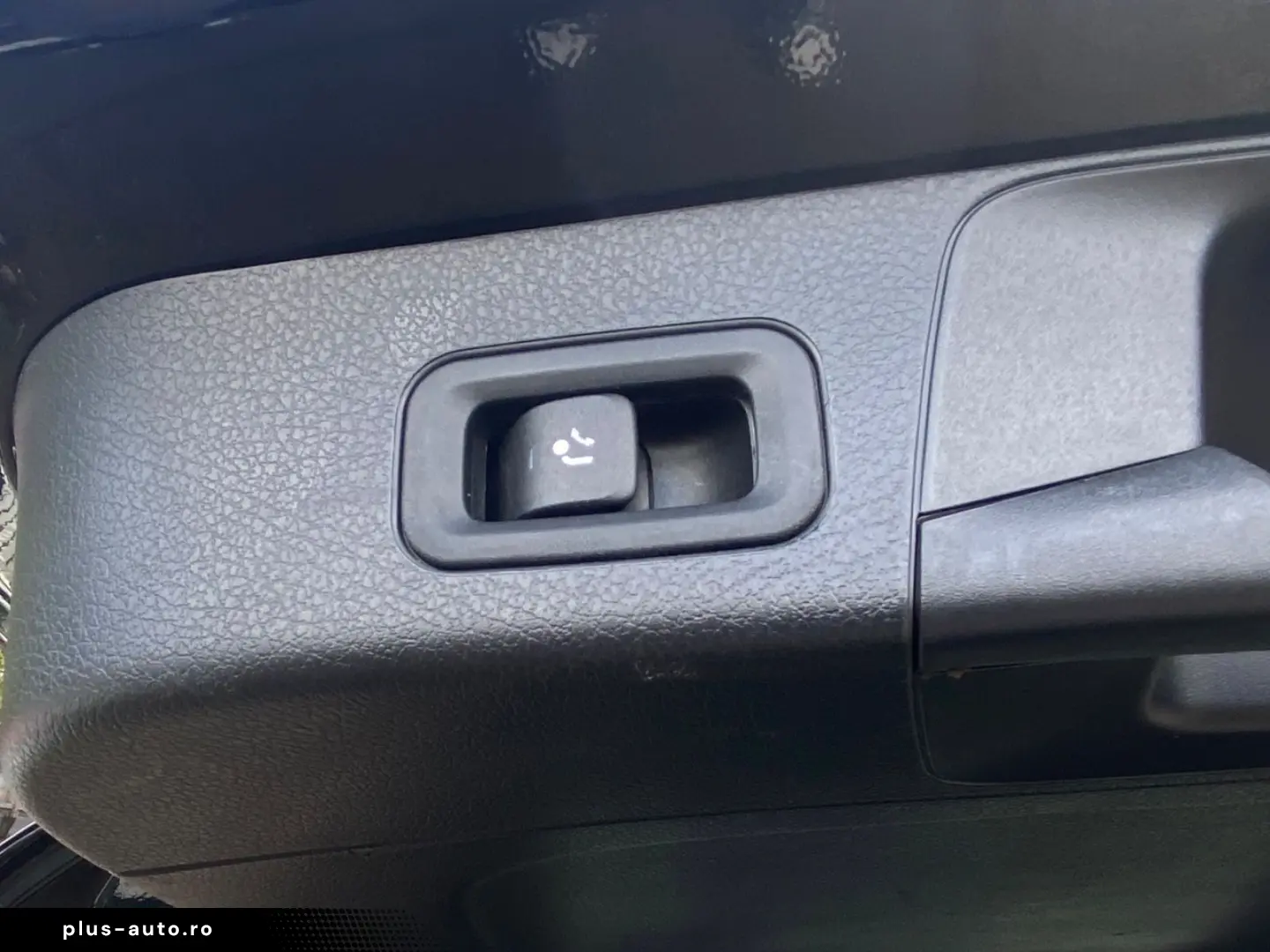 MERCEDES-BENZ GLB 220 D 7-Sitzer Pano LED AHK