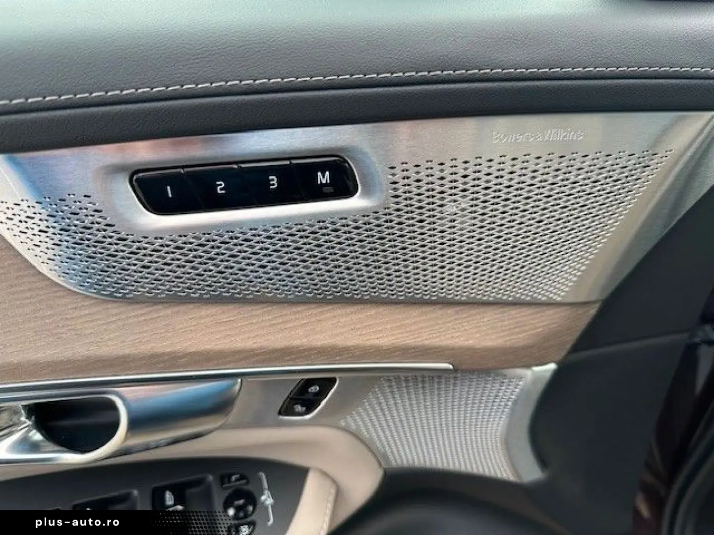 VOLVO XC90 T8 Plus Dark Recharge Plug-In Hybrid AWD