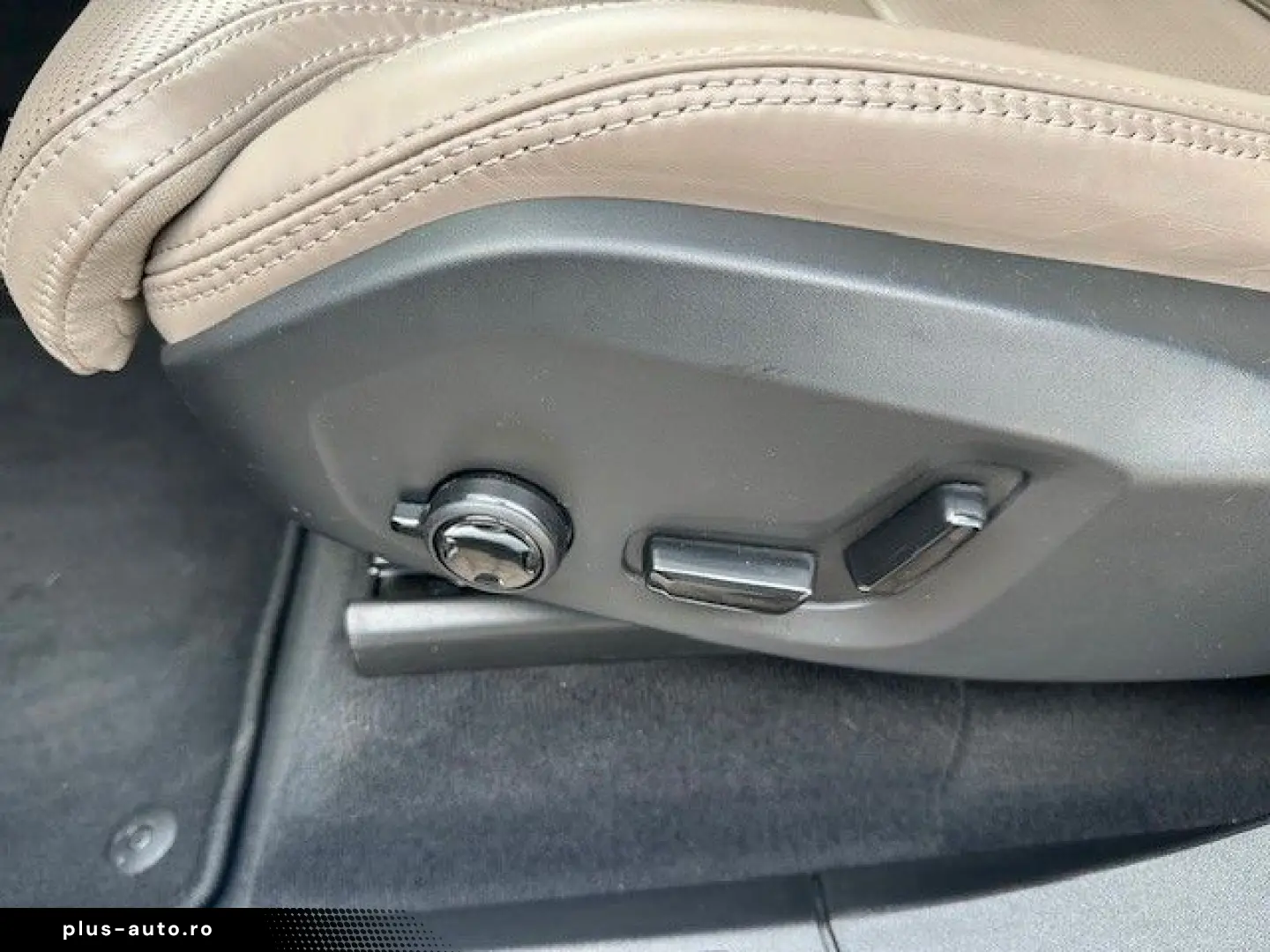 VOLVO XC90 T8 Plus Dark Recharge Plug-In Hybrid AWD
