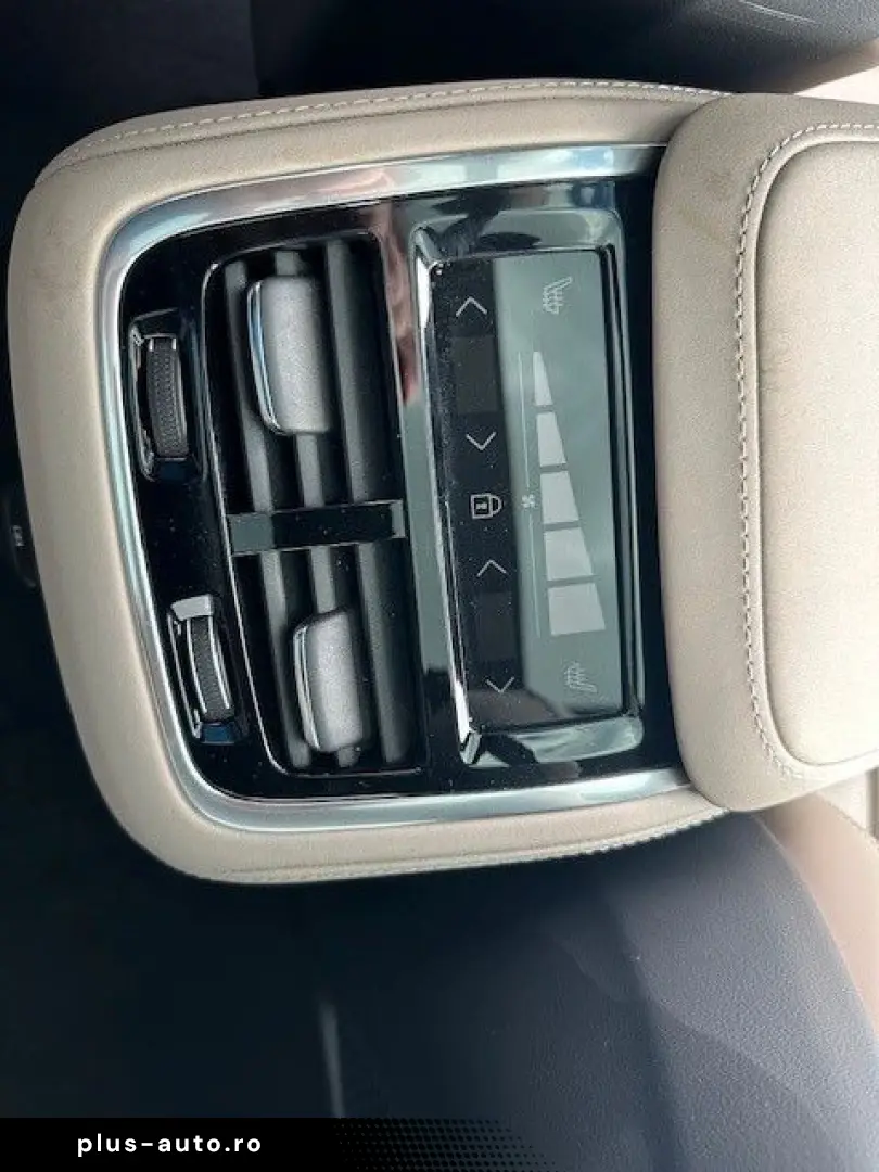 VOLVO XC90 T8 Plus Dark Recharge Plug-In Hybrid AWD