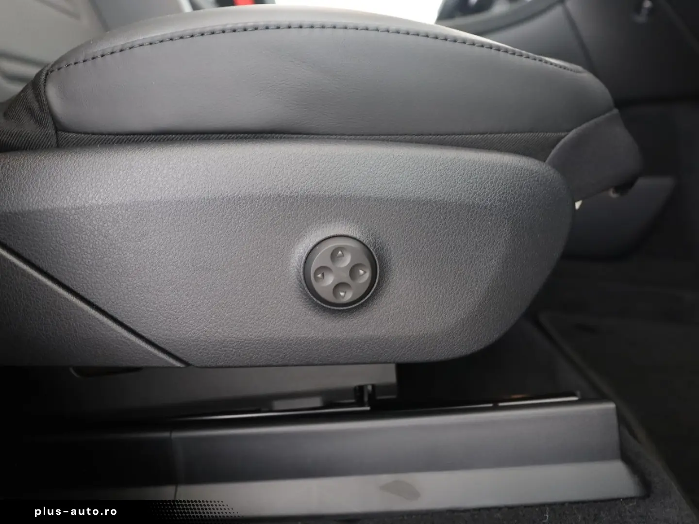 MERCEDES-BENZ EQE 53 AMG 4Matic  SUV_Hyperscreen_HUD