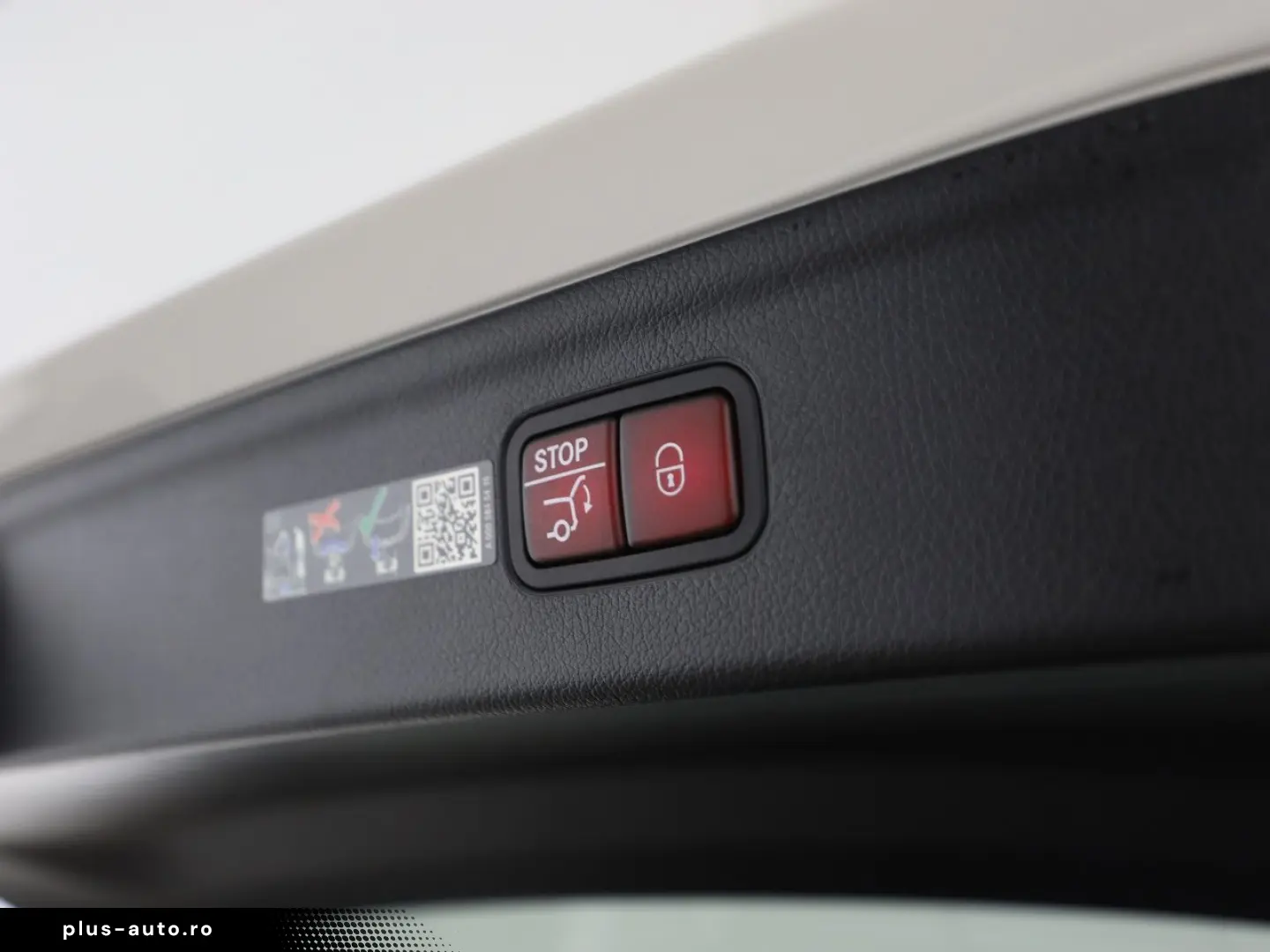 MERCEDES-BENZ EQE 53 AMG 4Matic  SUV_Hyperscreen_HUD